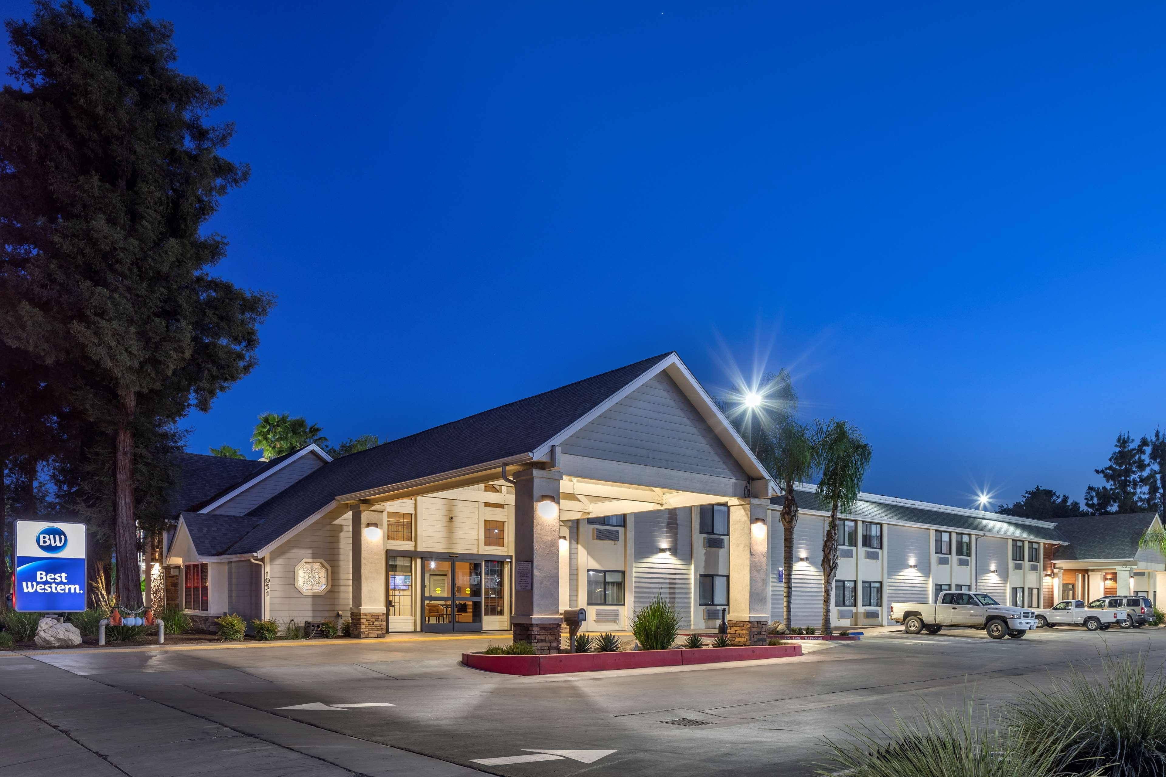 Best Western Town & Country Lodge Tulare Exterior photo