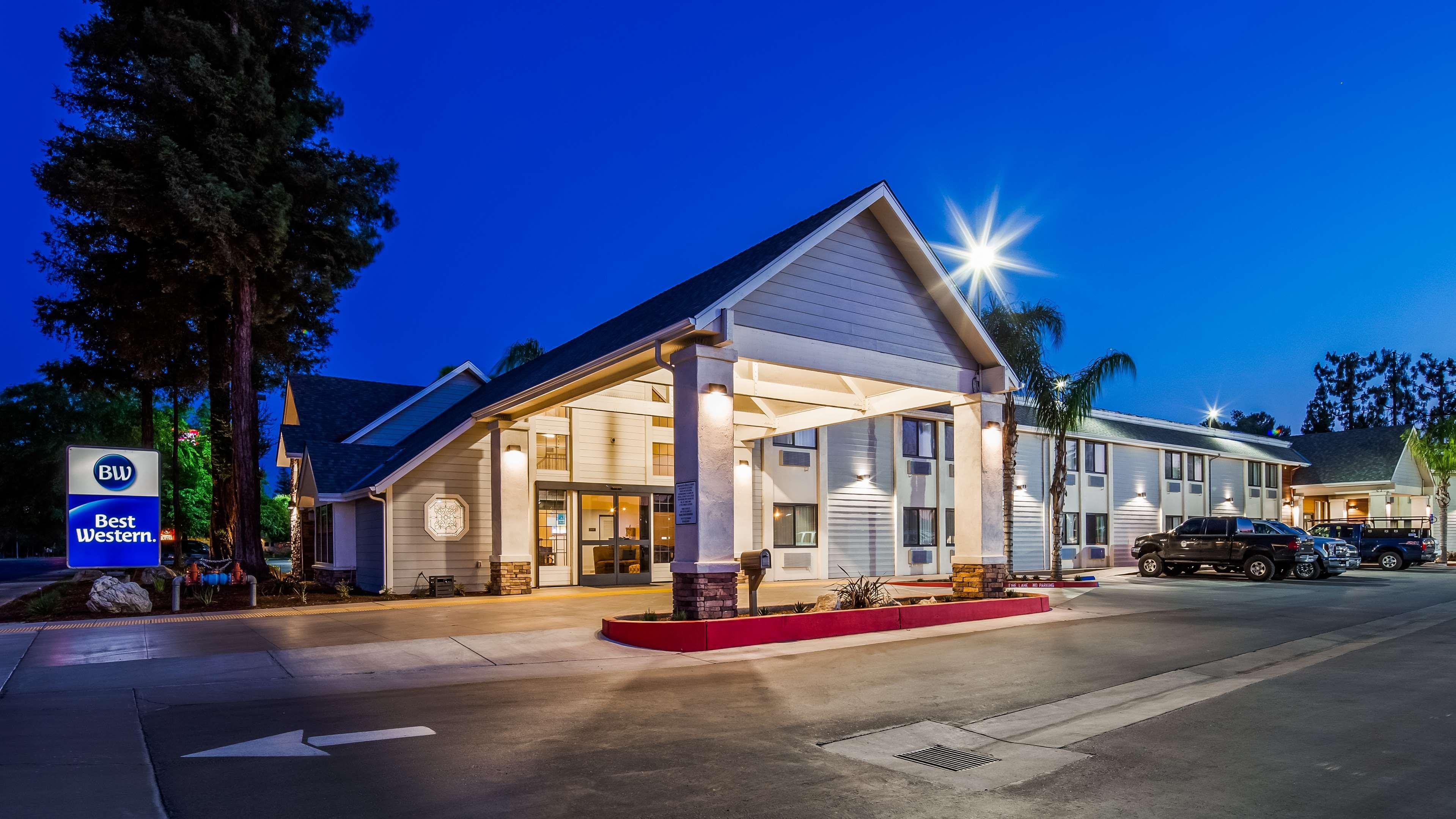 Best Western Town & Country Lodge Tulare Exterior photo