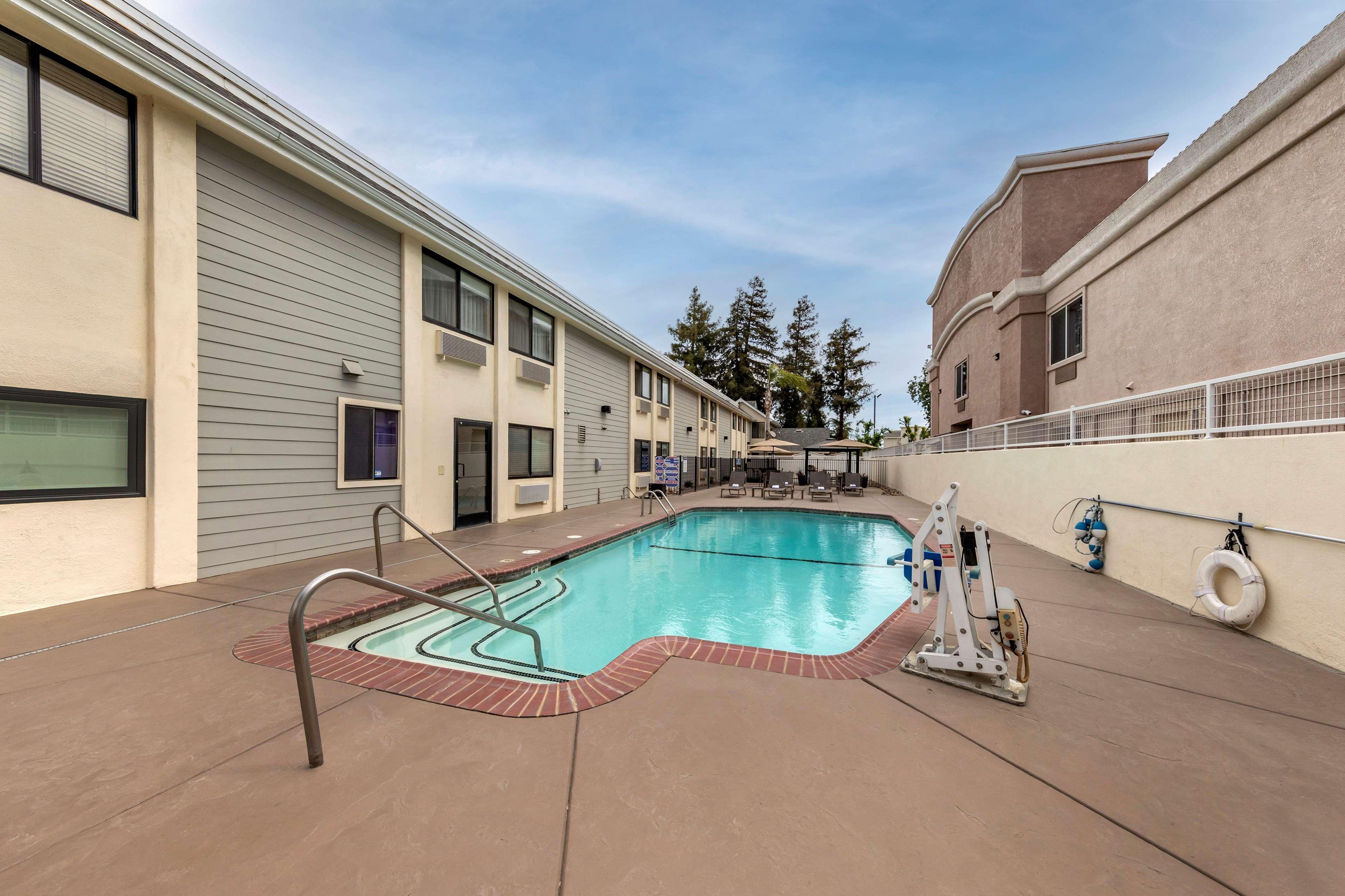 Best Western Town & Country Lodge Tulare Exterior photo