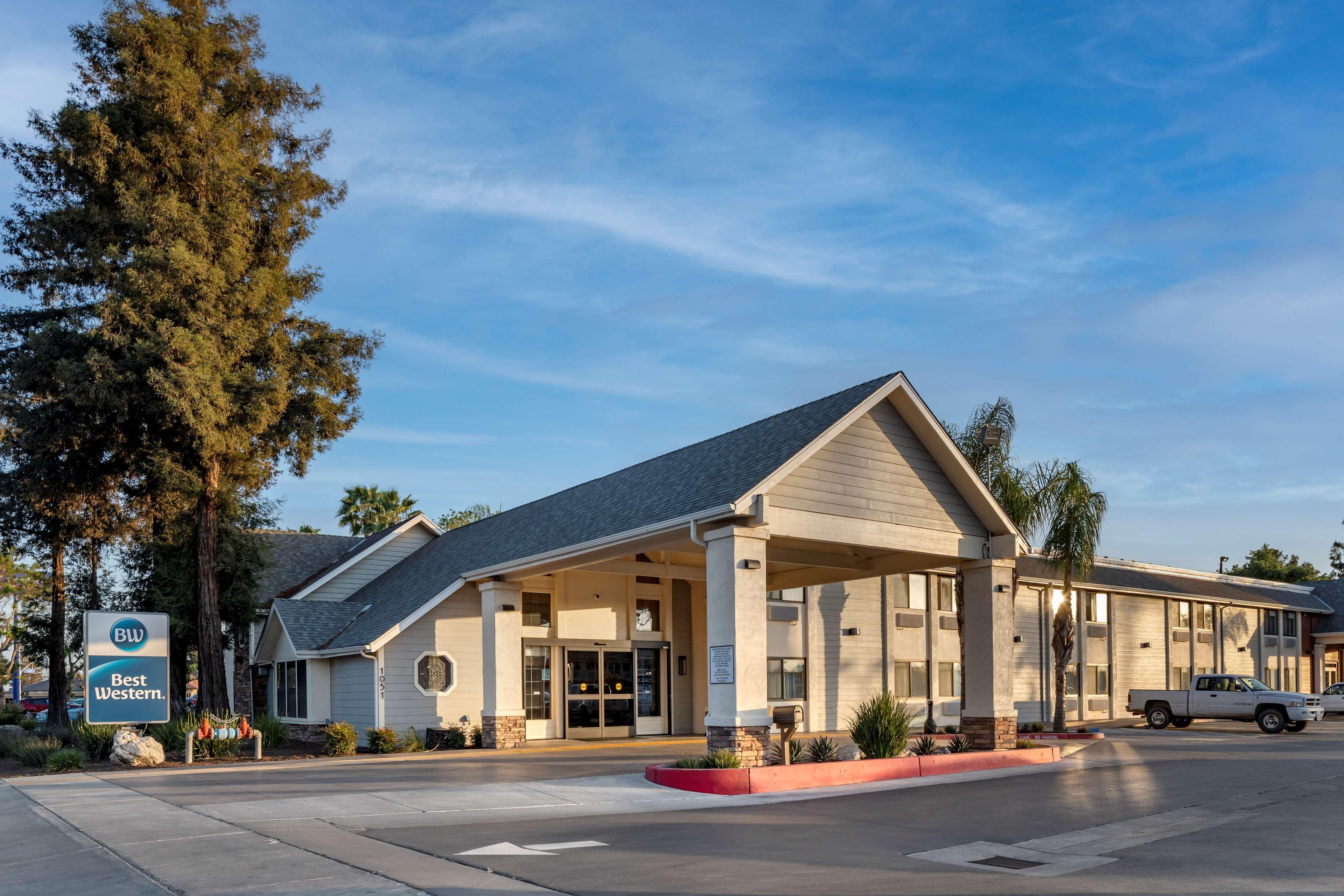 Best Western Town & Country Lodge Tulare Exterior photo