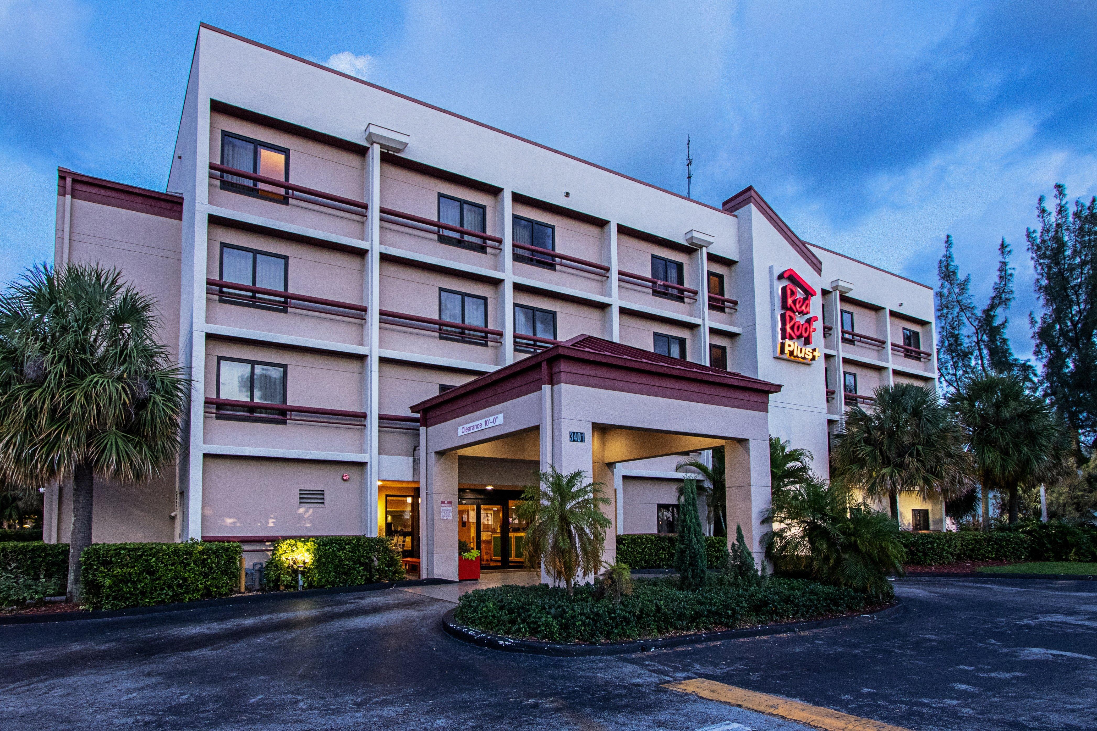 Red Roof Plus Miami Airport Exterior photo