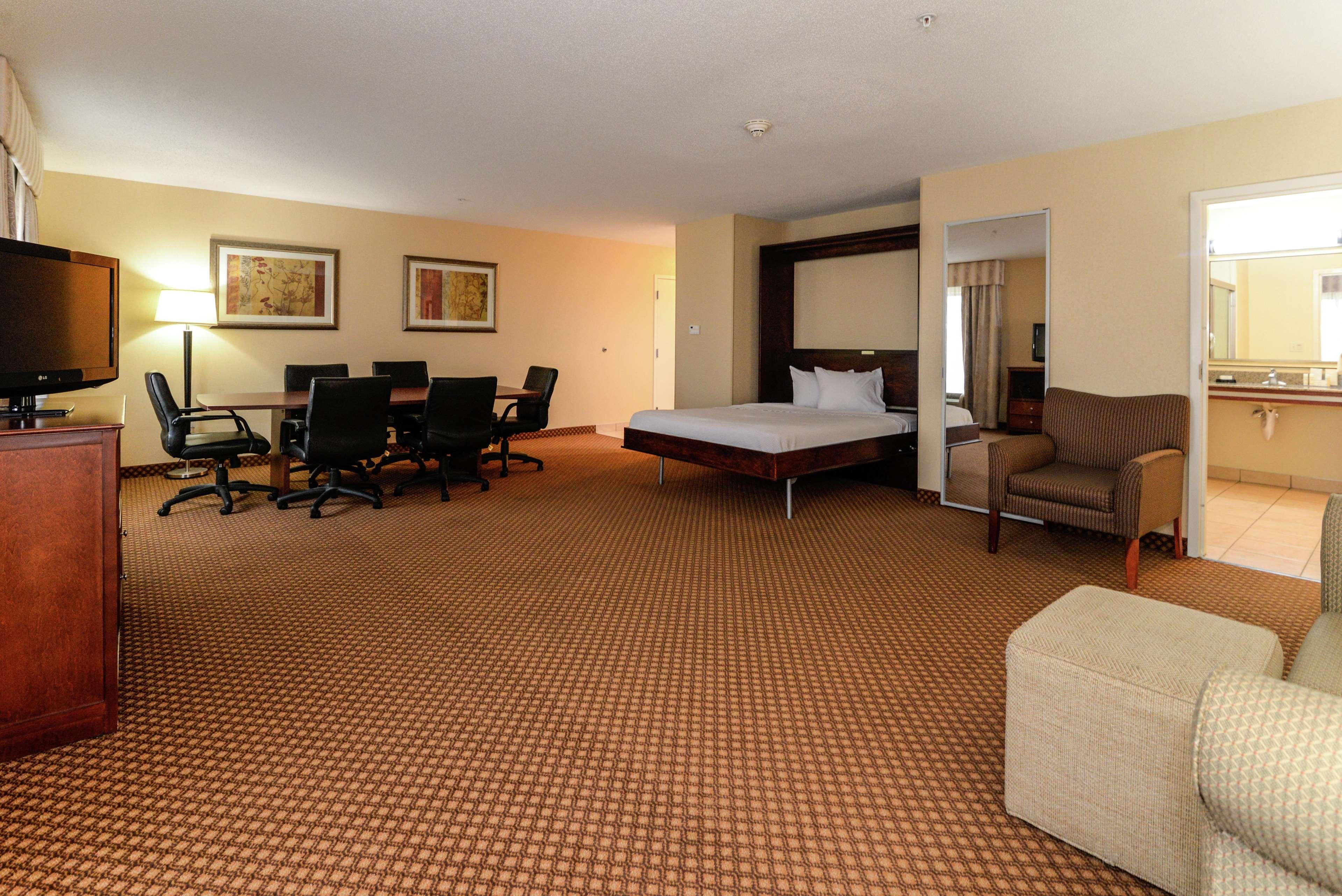 Hampton Inn & Suites Detroit/Chesterfield Exterior photo
