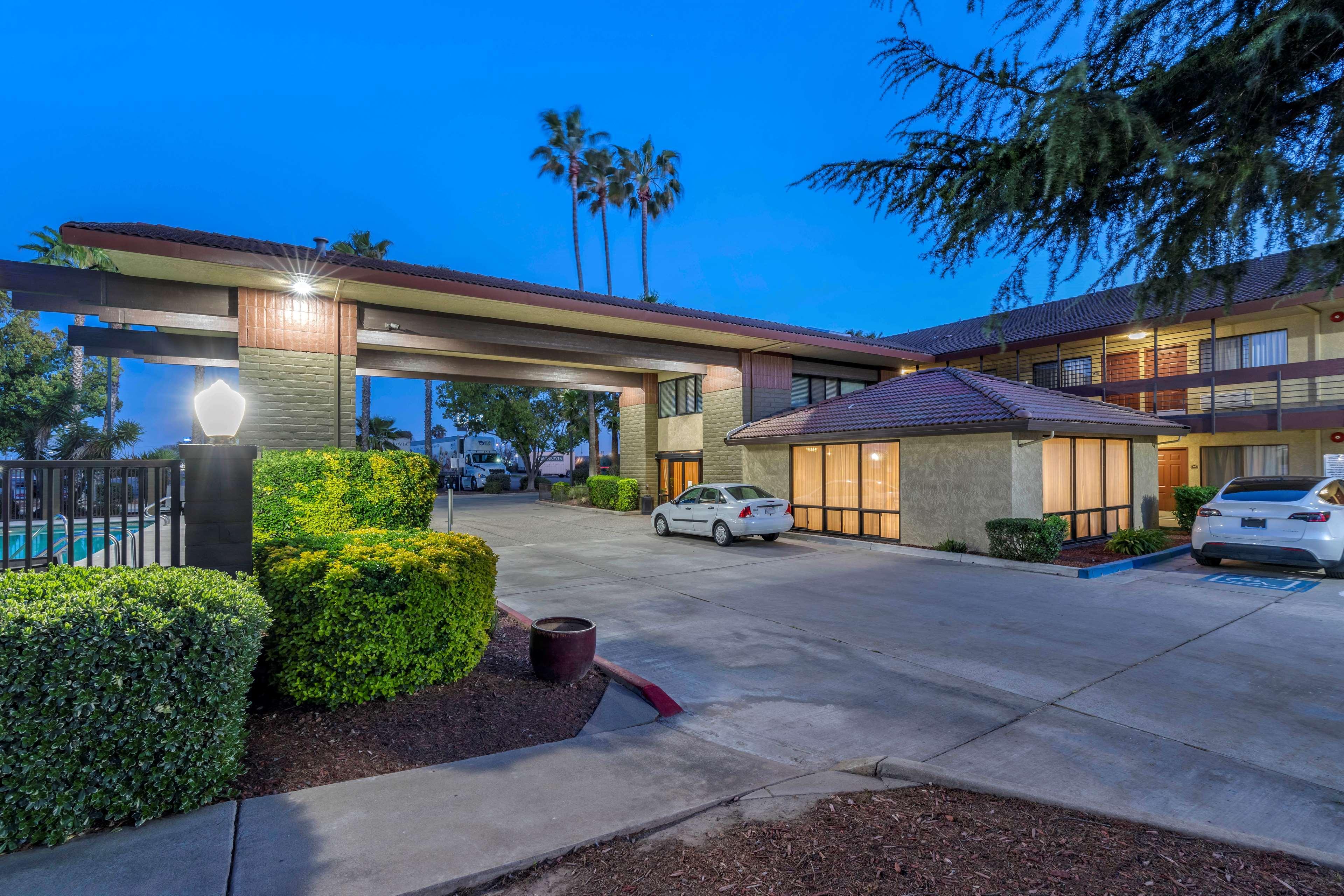 Best Western Orchard Inn Turlock Exterior photo