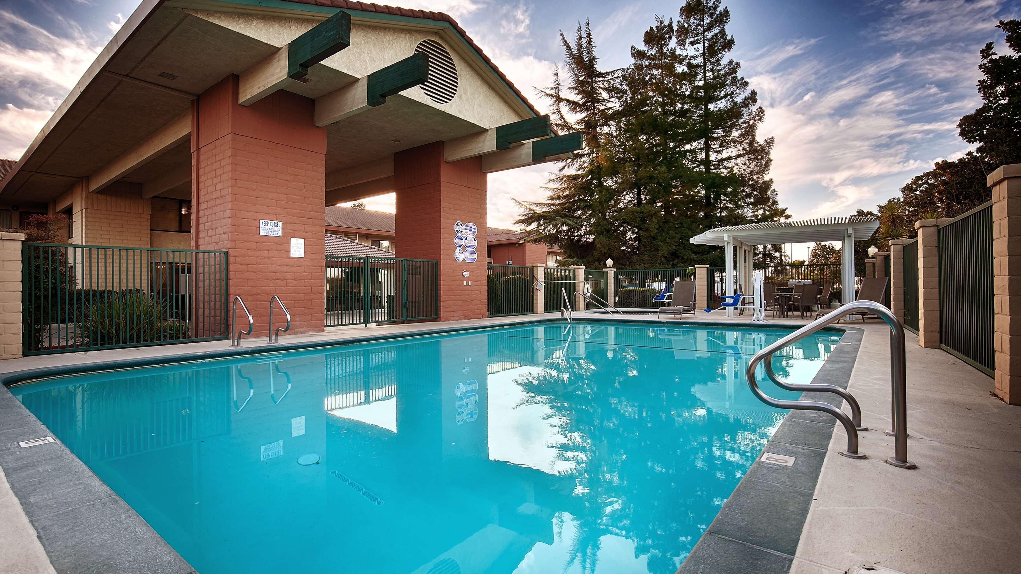 Best Western Orchard Inn Turlock Exterior photo