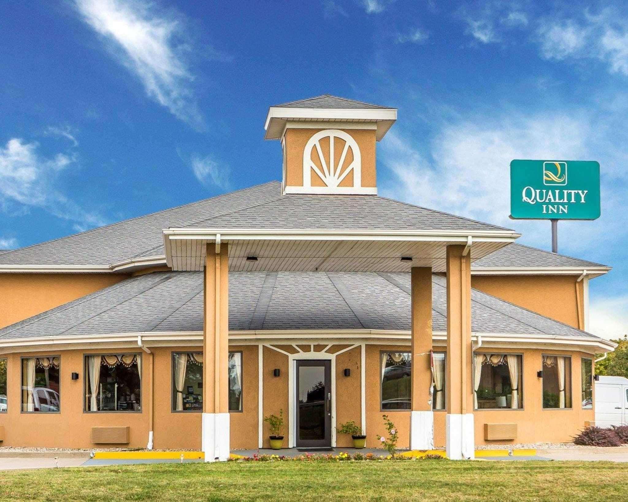 Quality Inn Morton At I-74 Exterior photo