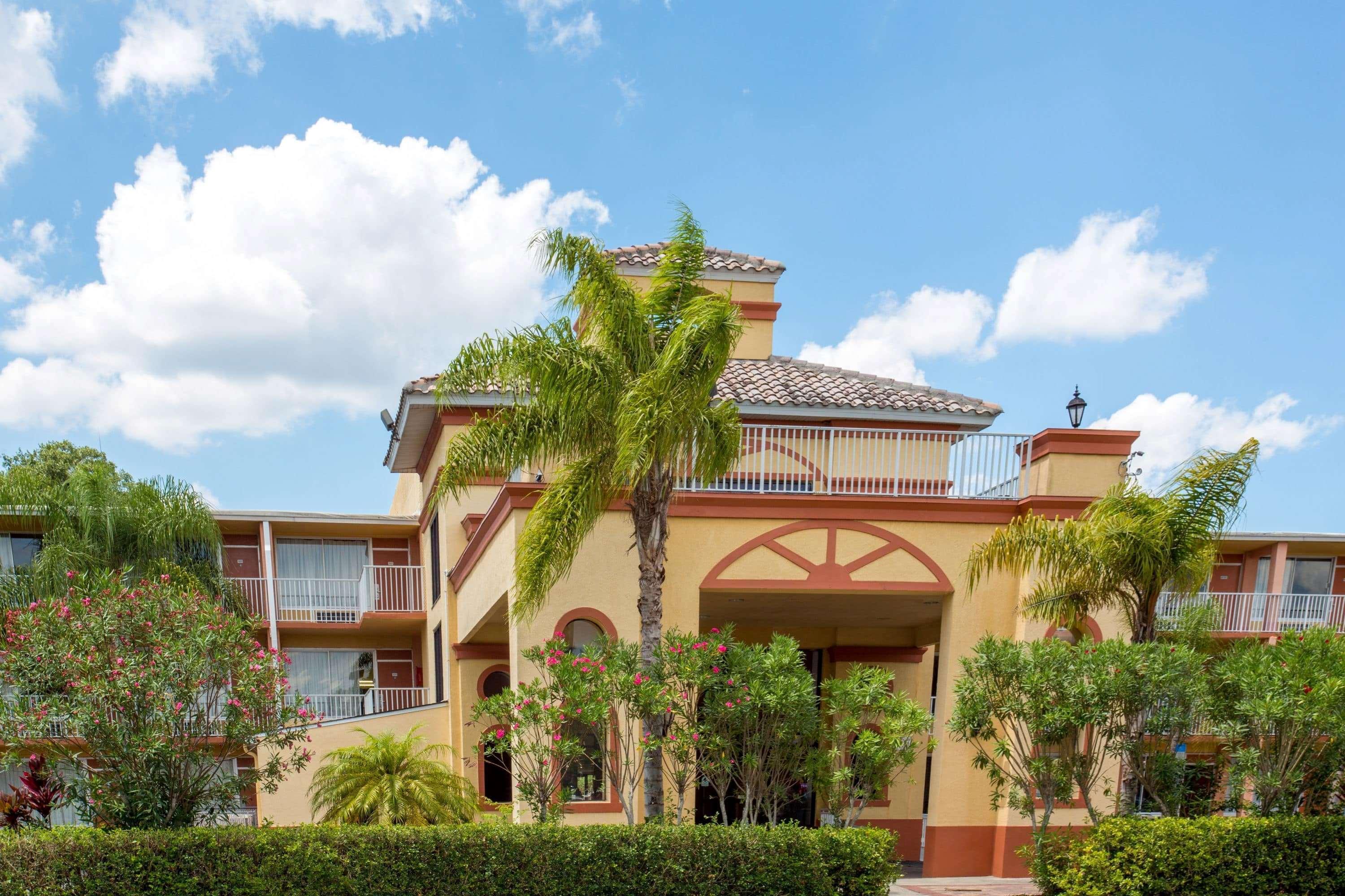 Howard Johnson By Wyndham Tropical Palms Kissimmee Exterior photo