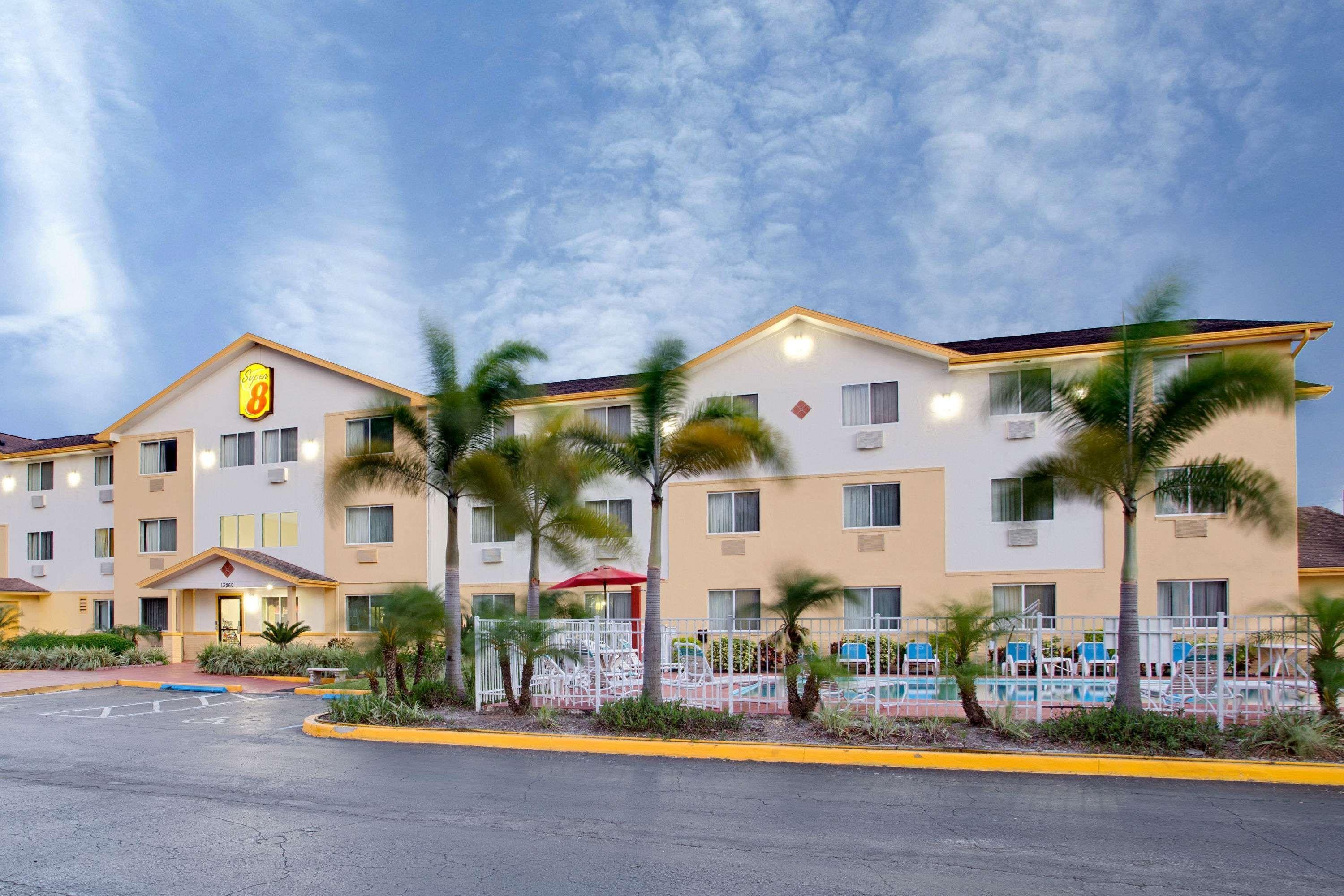 Super 8 By Wyndham Clearwater/St. Petersburg Airport Hotel Exterior photo