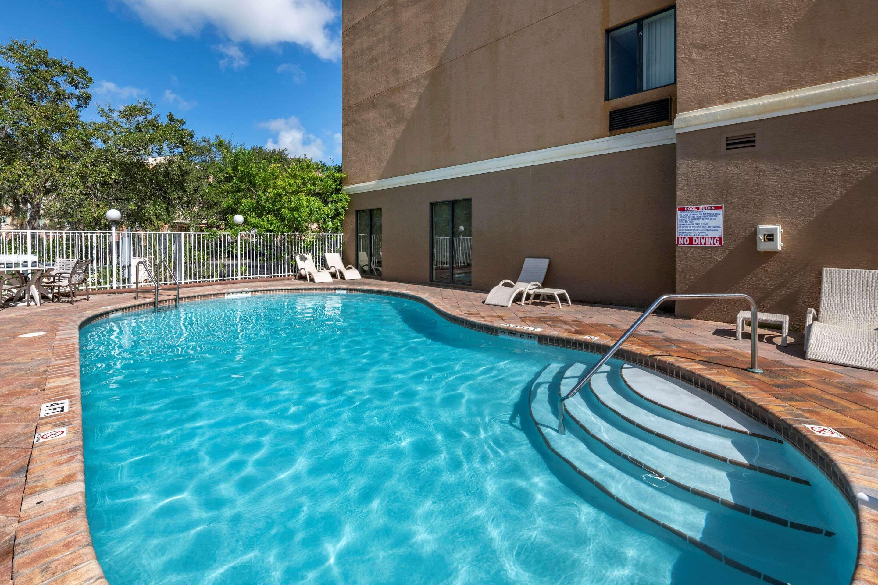 Comfort Suites Fort Pierce I-95 Exterior photo