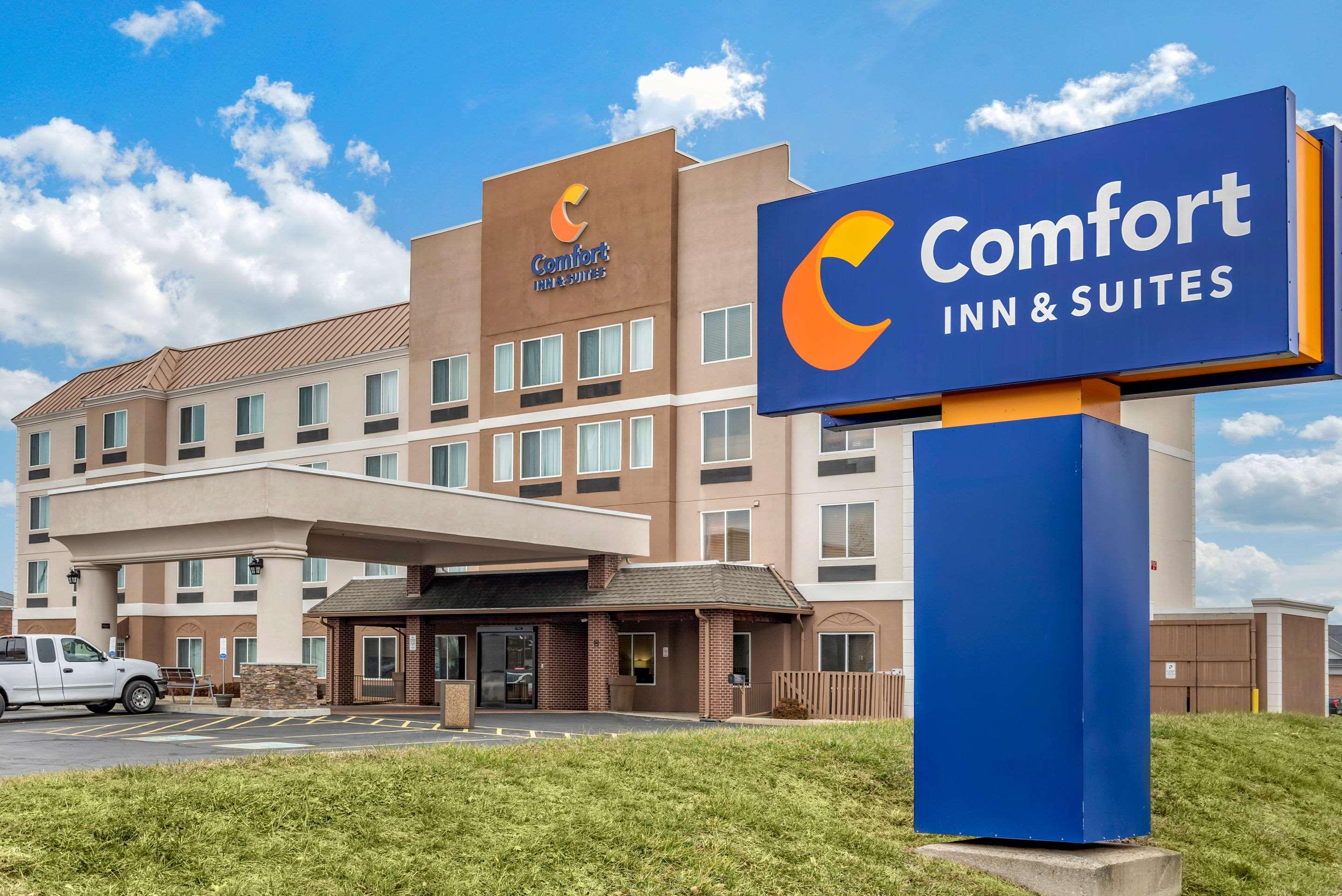 Comfort Inn & Suites Heath Exterior photo