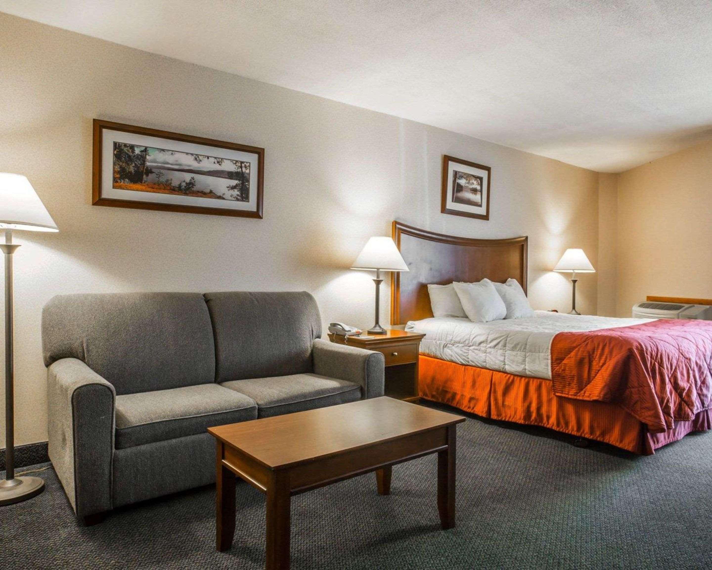 Clarion Inn & Suites Lake George Exterior photo