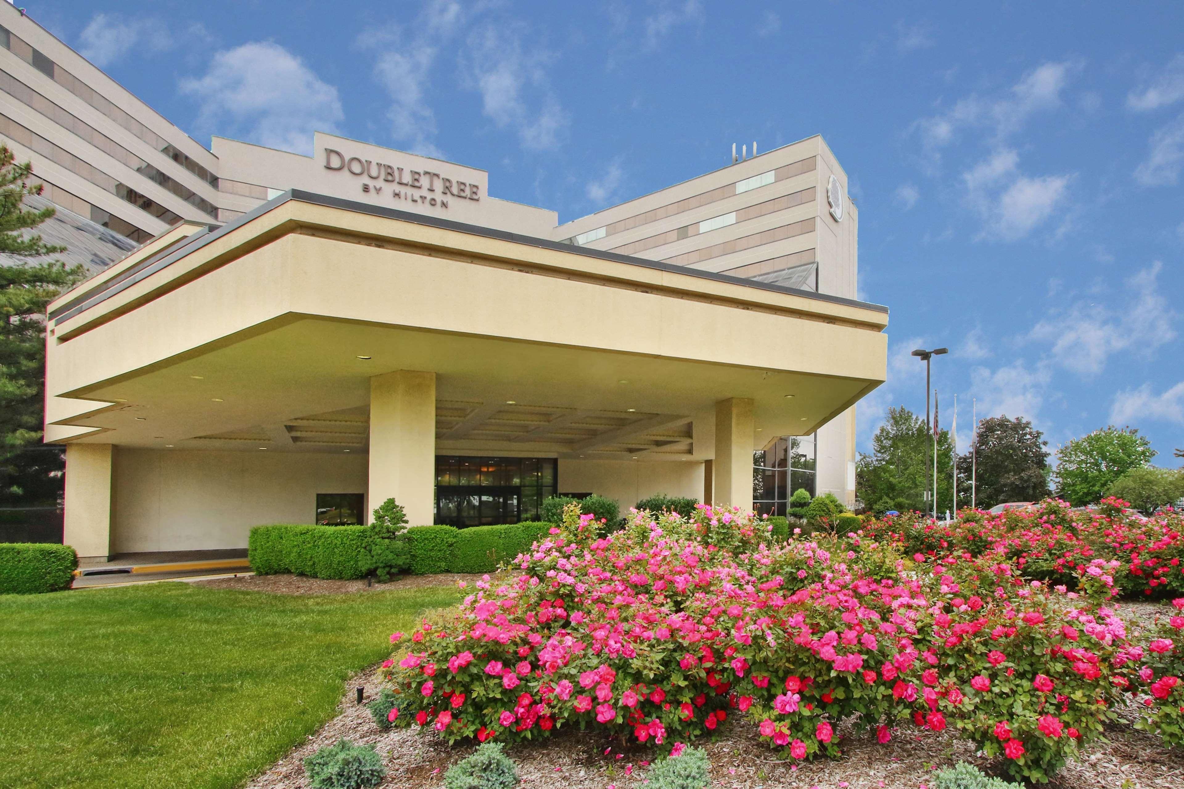 Doubletree By Hilton Hotel Newark Airport Exterior photo