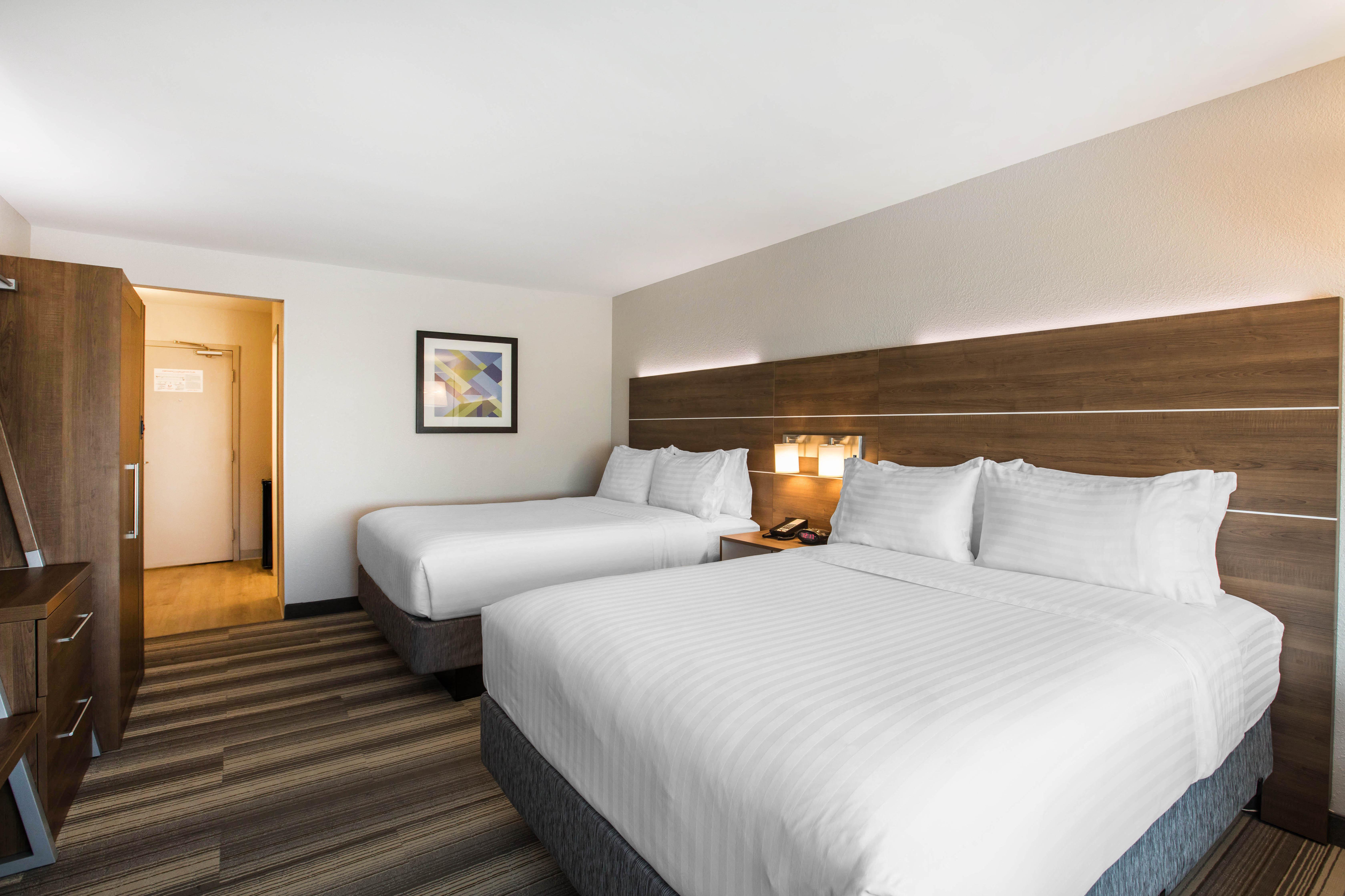 Holiday Inn Express & Suites Ludington, An Ihg Hotel Exterior photo