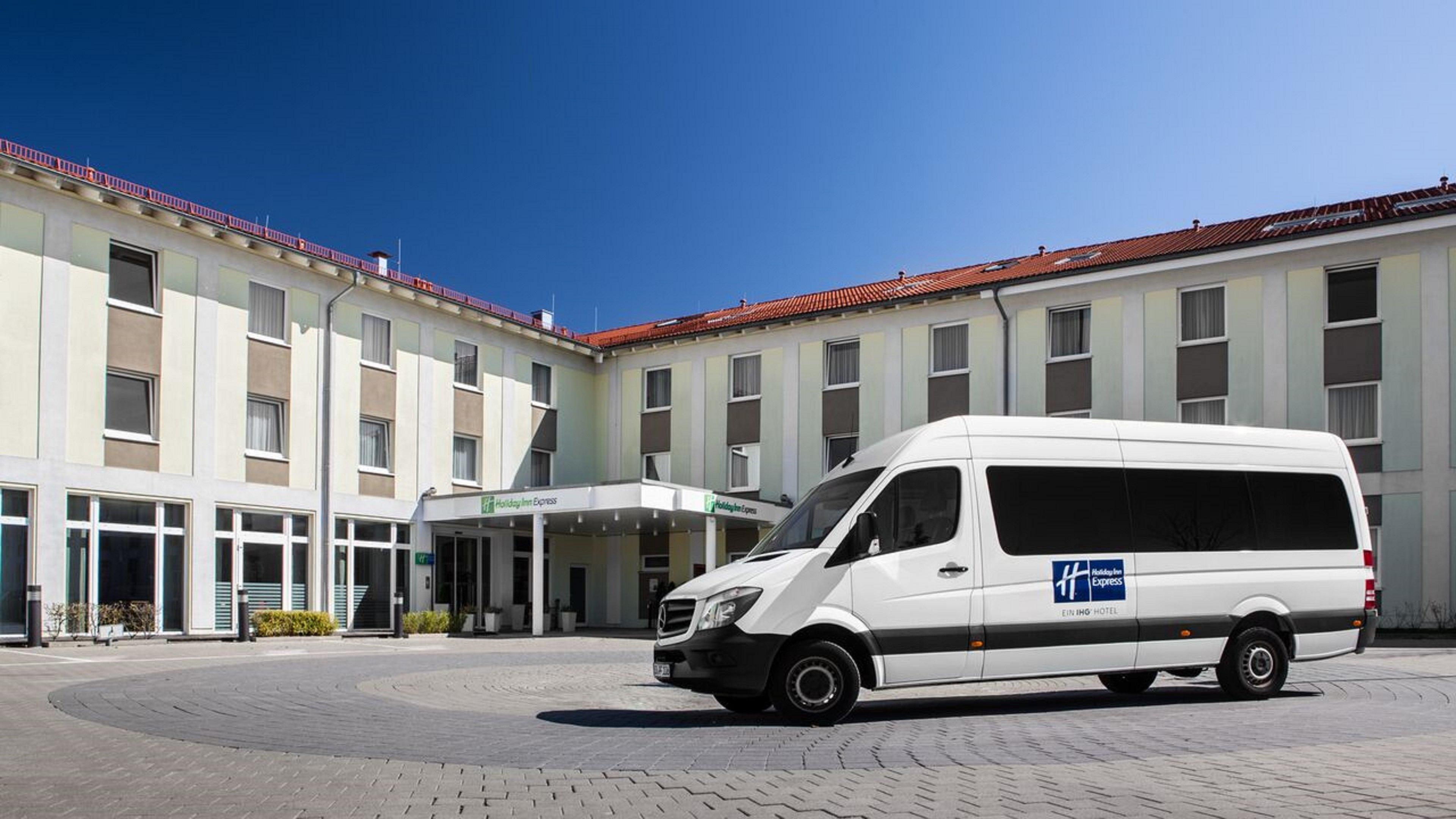 Holiday Inn Express Munich Airport Oberding Exterior photo