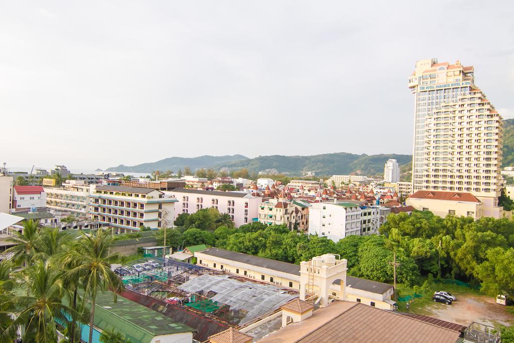 Patong Hemingway'S Hotel Phuket Exterior photo