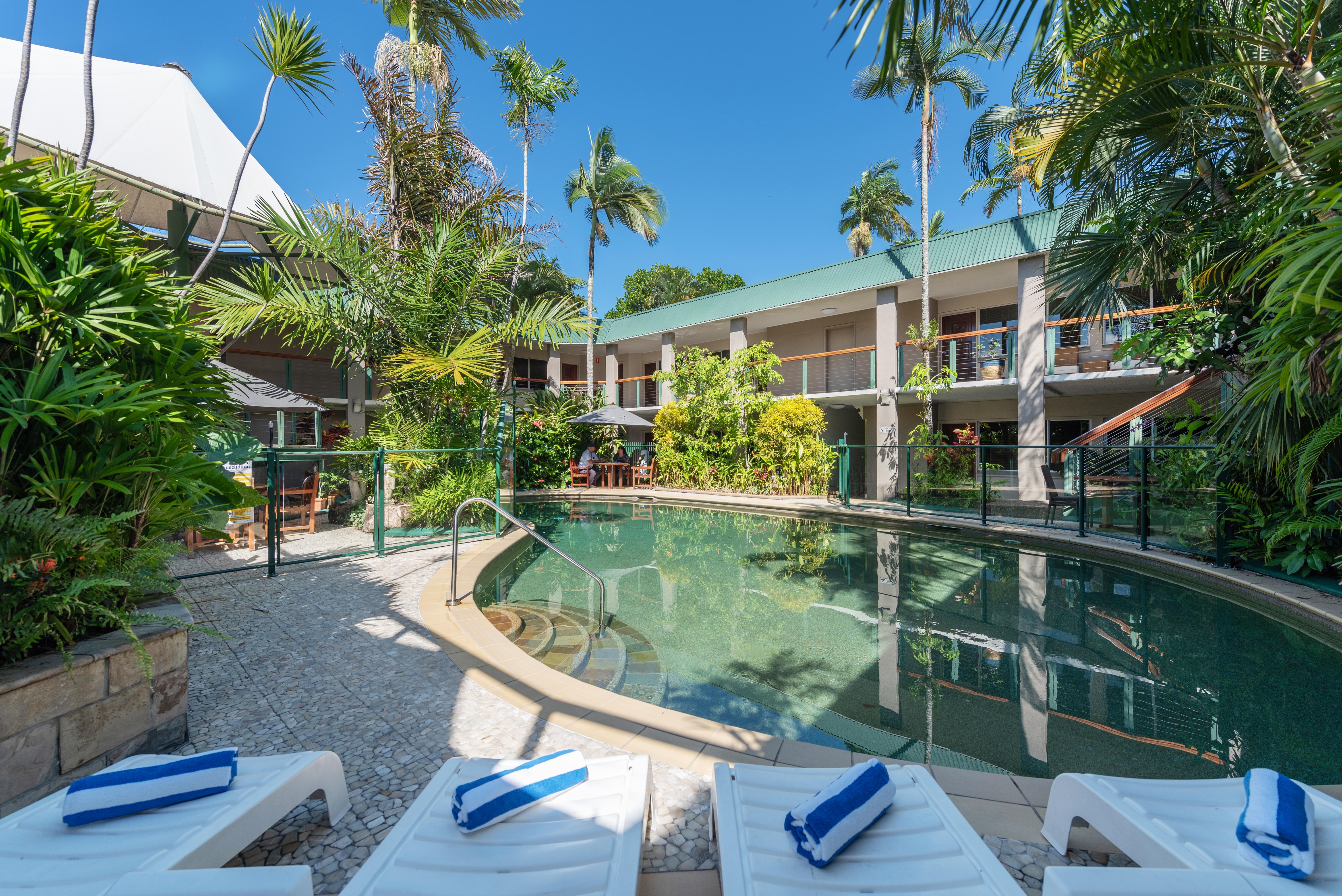 Bay Village Tropical Retreat & Apartments Cairns Exterior photo