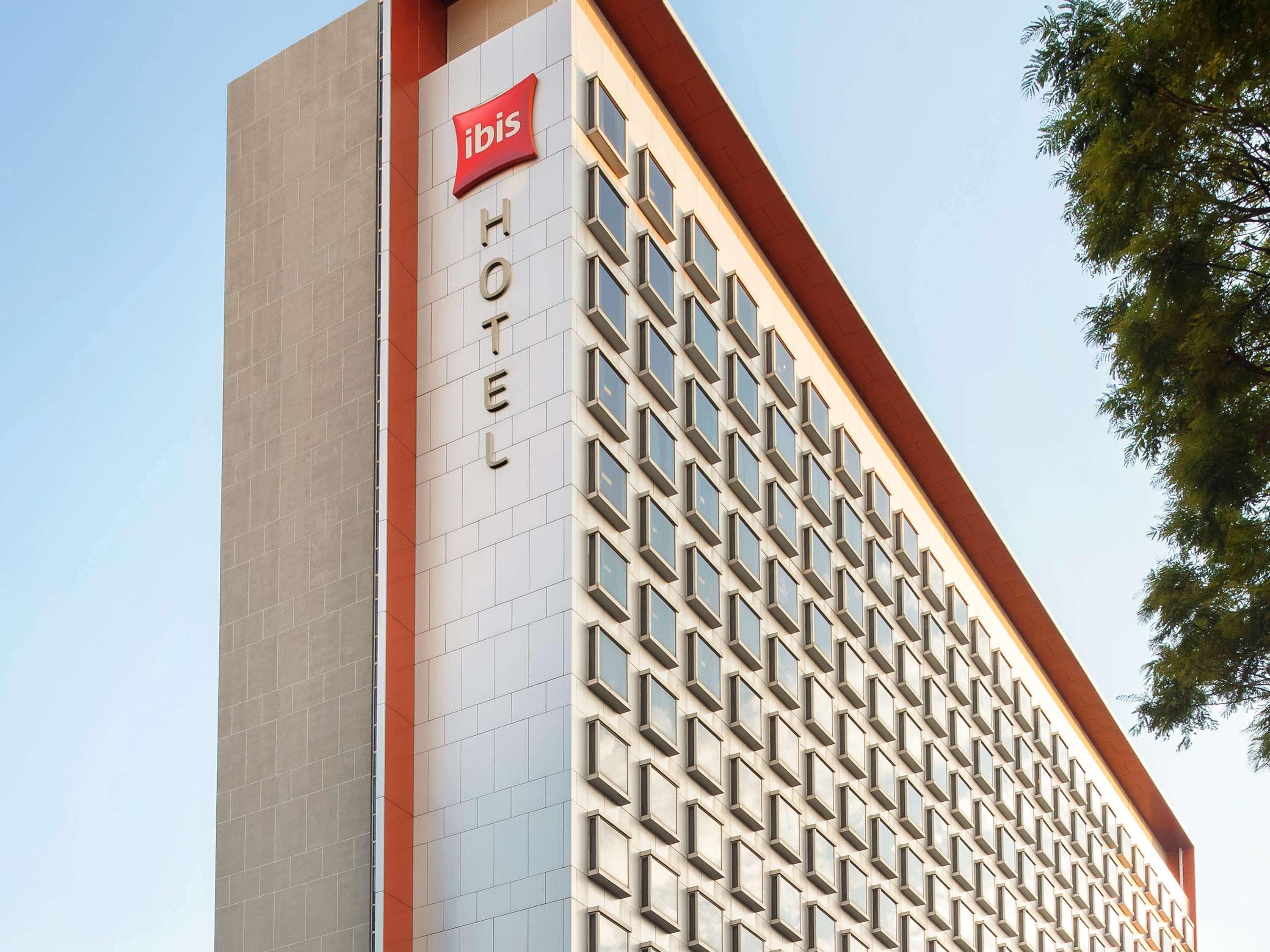 Ibis Singapore On Bencoolen Exterior photo