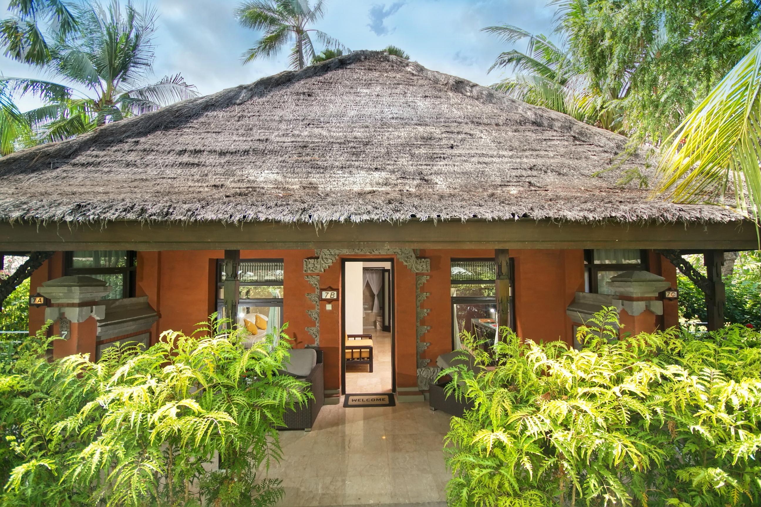 Legian Beach Hotel Exterior photo