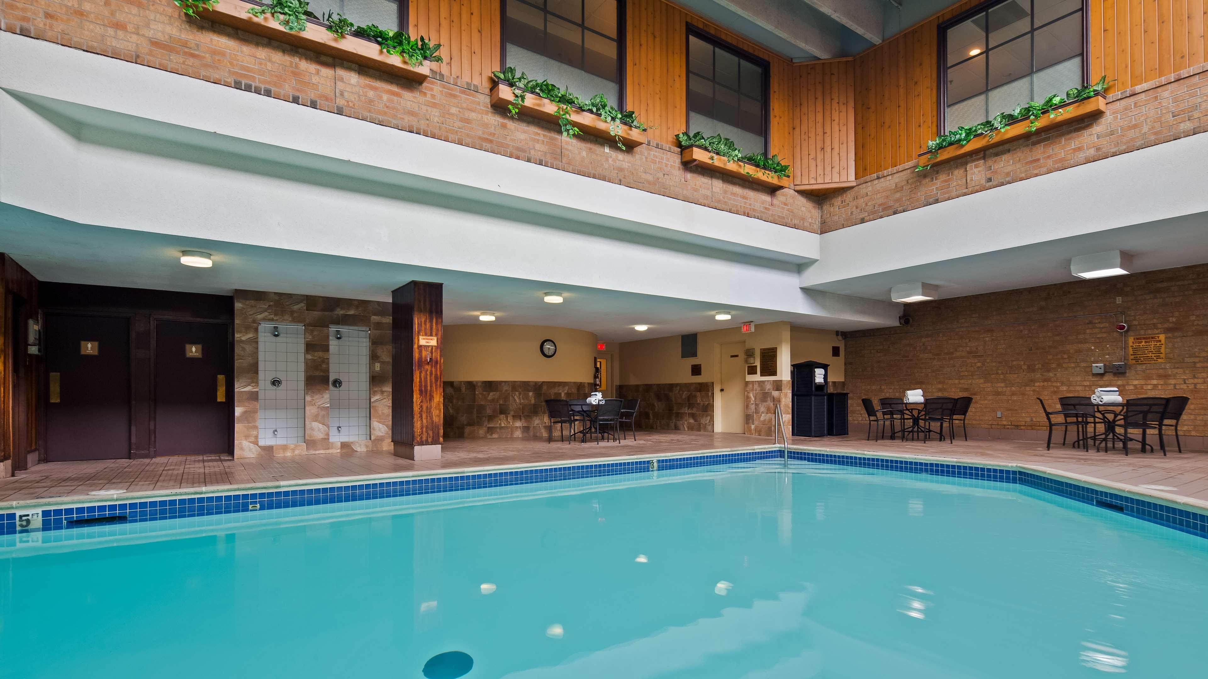 Best Western Plus Toronto Airport Hotel Mississauga Exterior photo