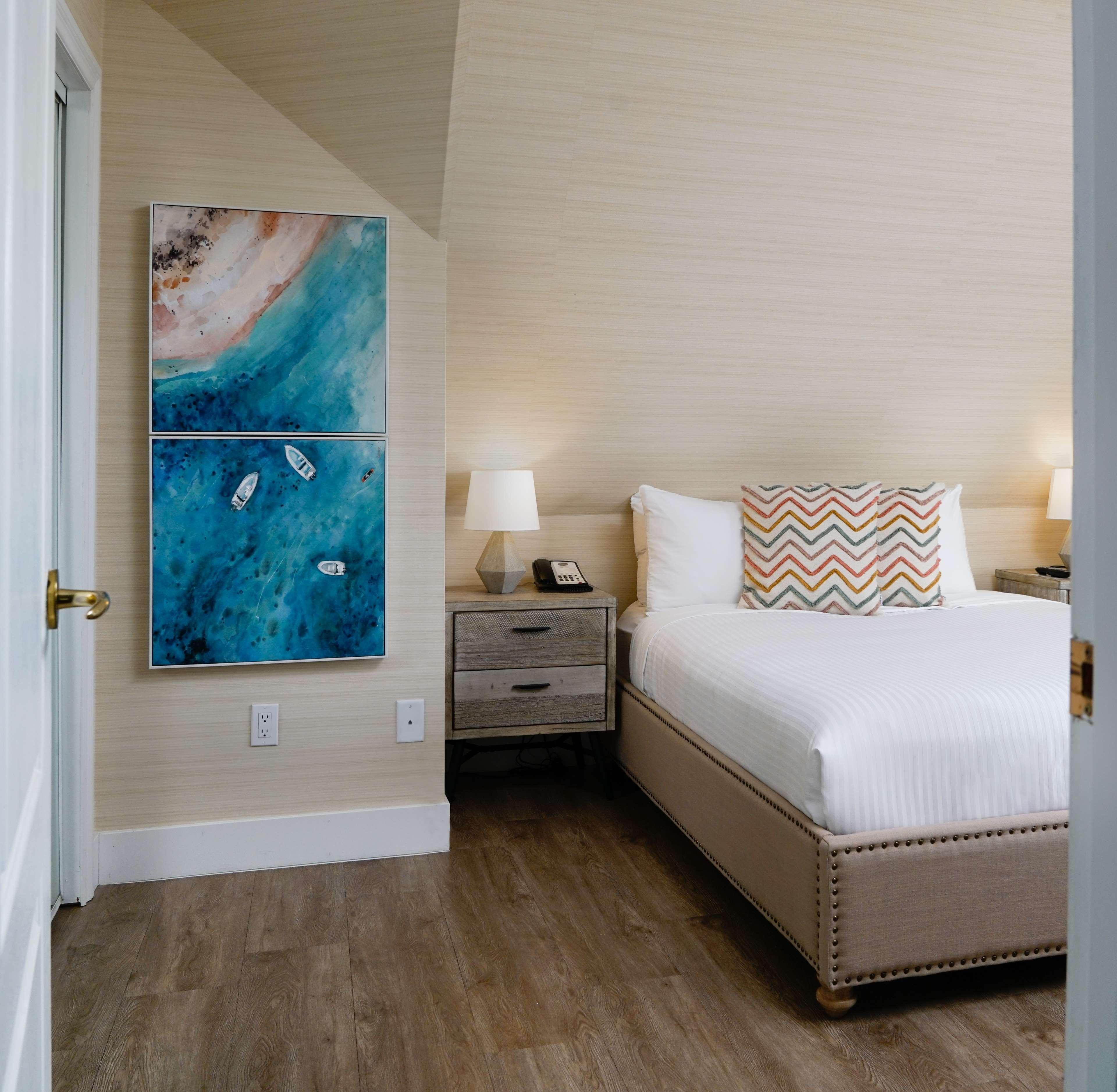Prestige Beach House, Worldhotels Crafted Kelowna Room photo