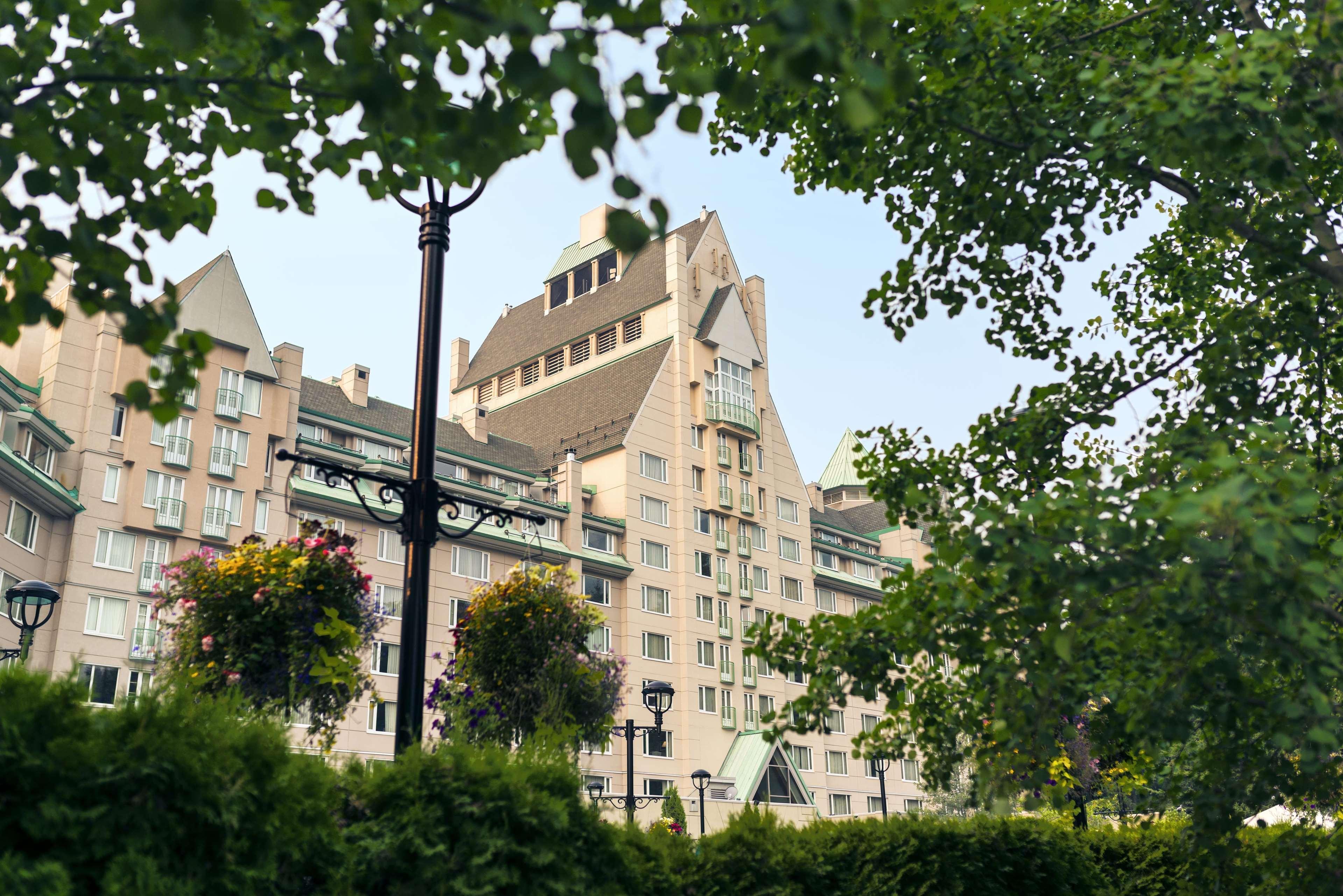 Fairmont Chateau Whistler Exterior photo