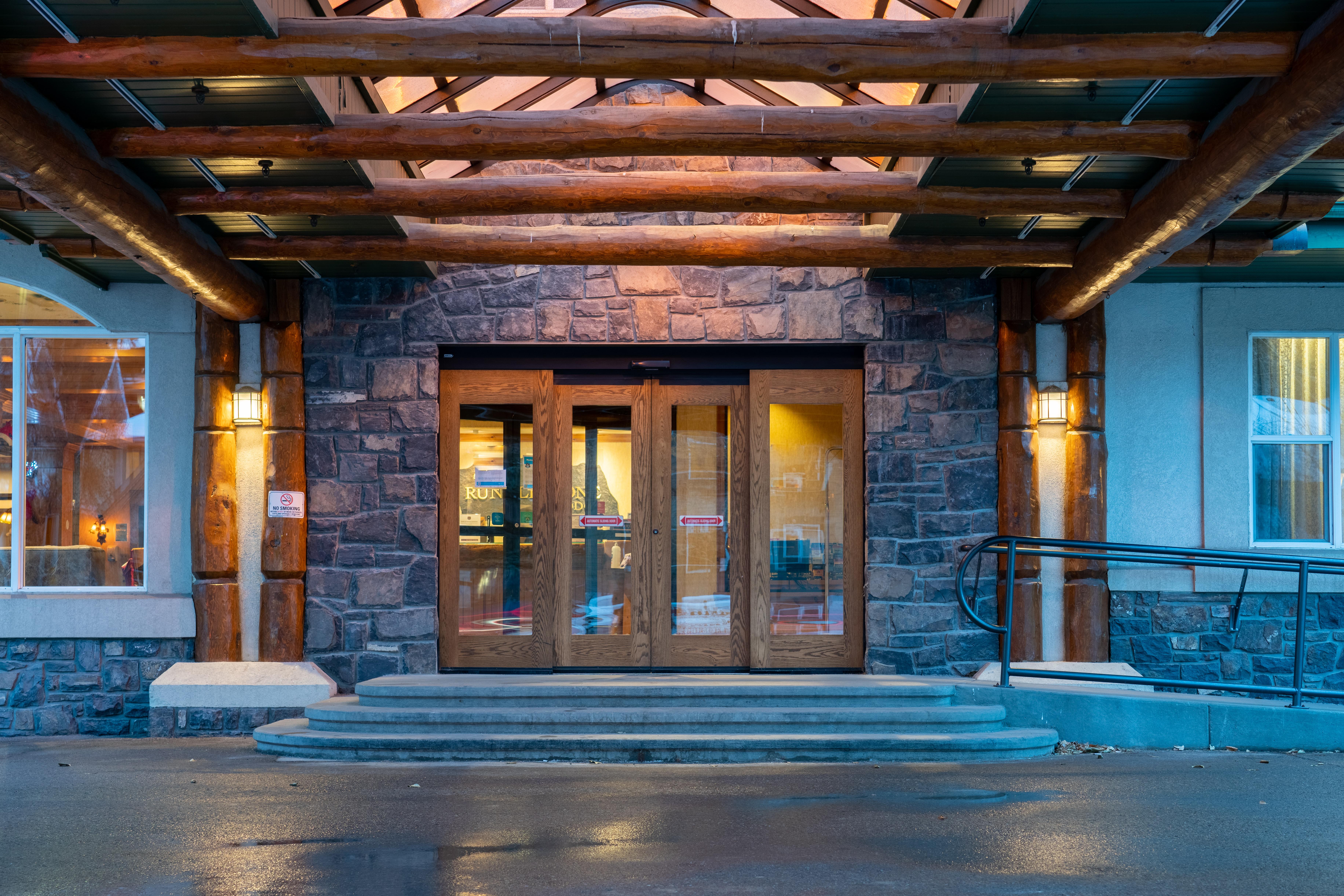 The Rundlestone Lodge Banff Exterior photo