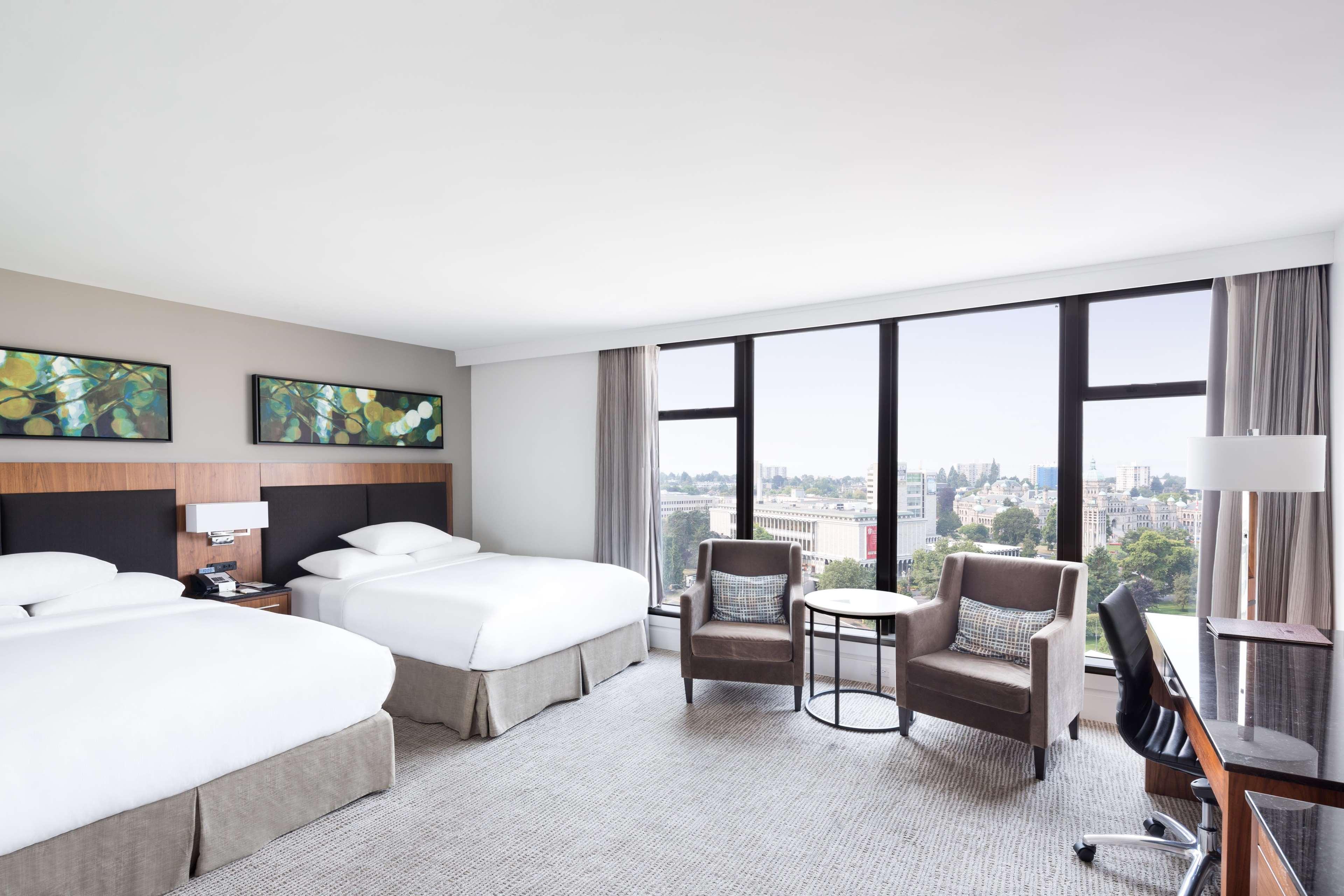 Doubletree By Hilton Hotel & Suites Victoria Exterior photo