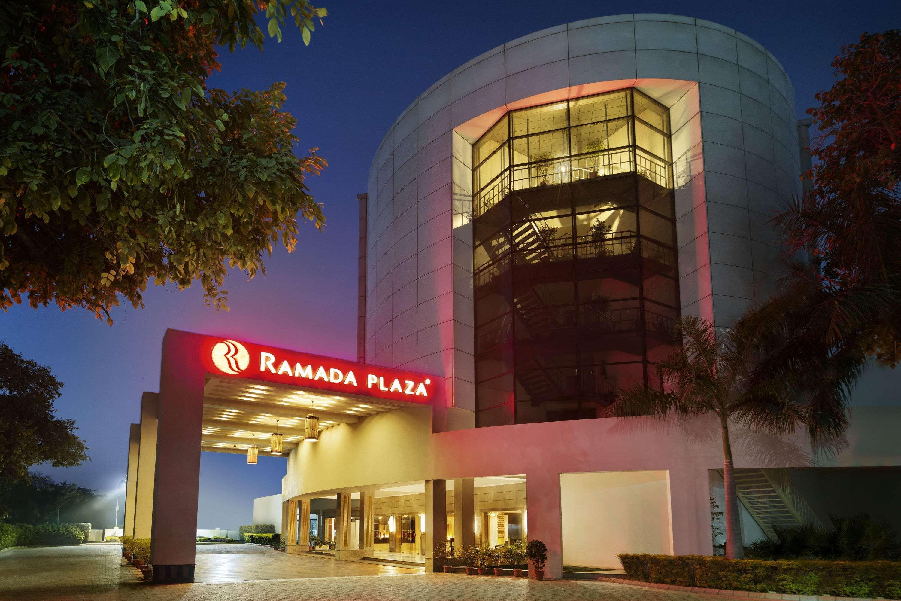 Ramada Plaza By Wyndham Jhv Varanasi Exterior photo