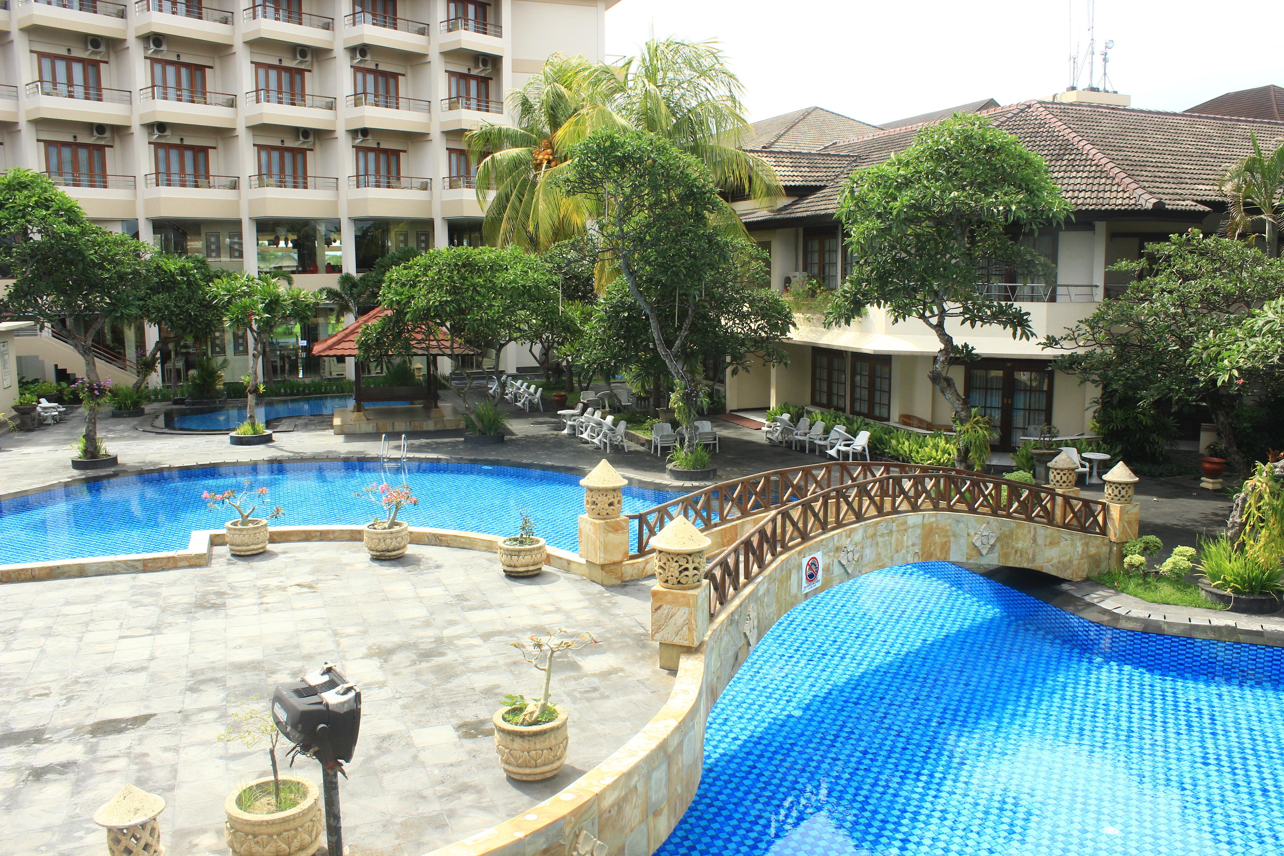 Lombok Raya Hotel Mataram Exterior photo