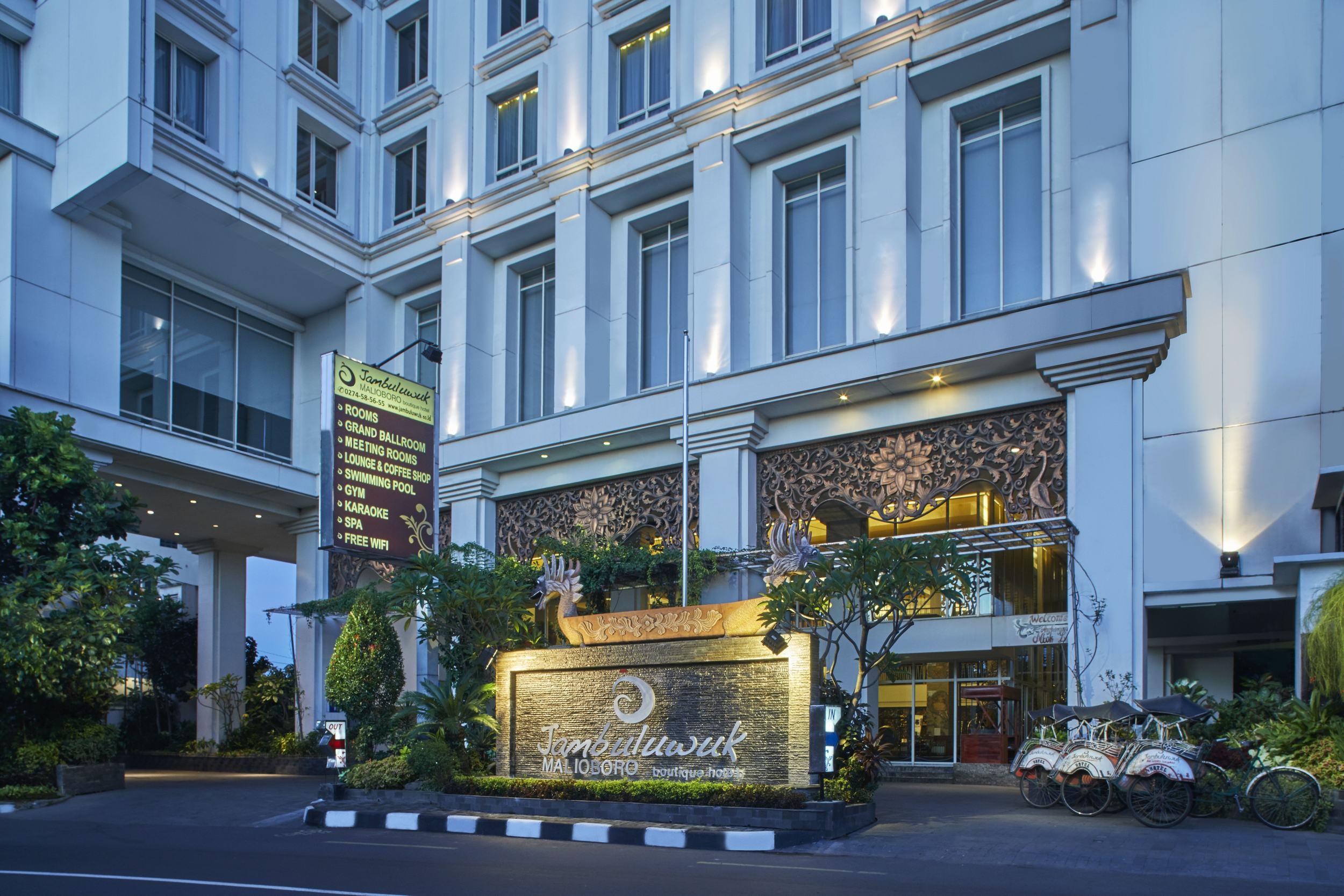 Jambuluwuk Malioboro Hotel Yogyakarta Exterior photo