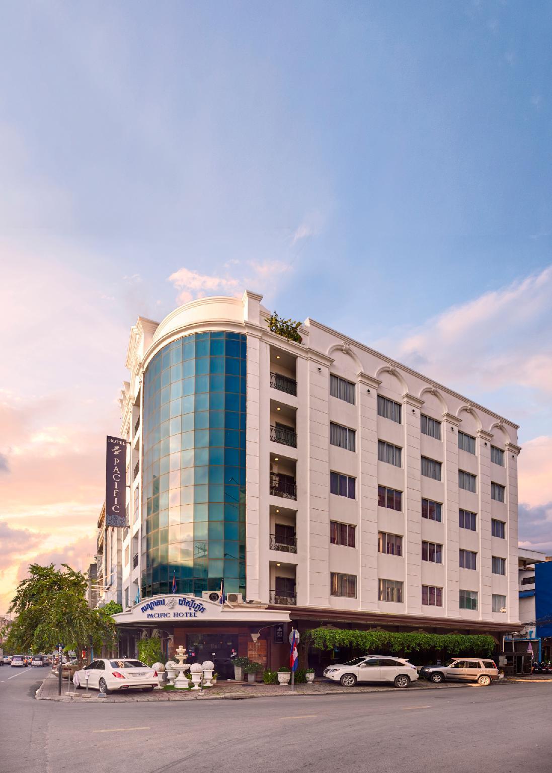 Pacific Hotel Phnom Penh Exterior photo