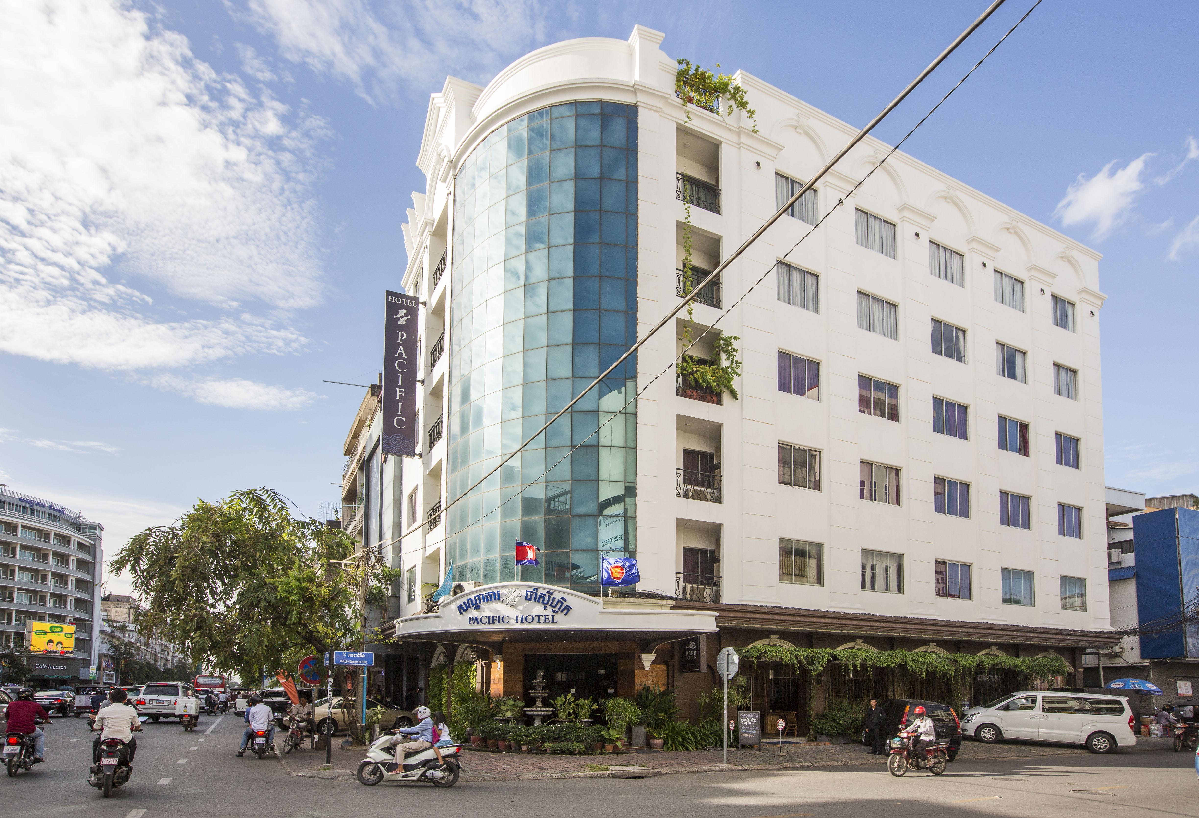 Pacific Hotel Phnom Penh Exterior photo