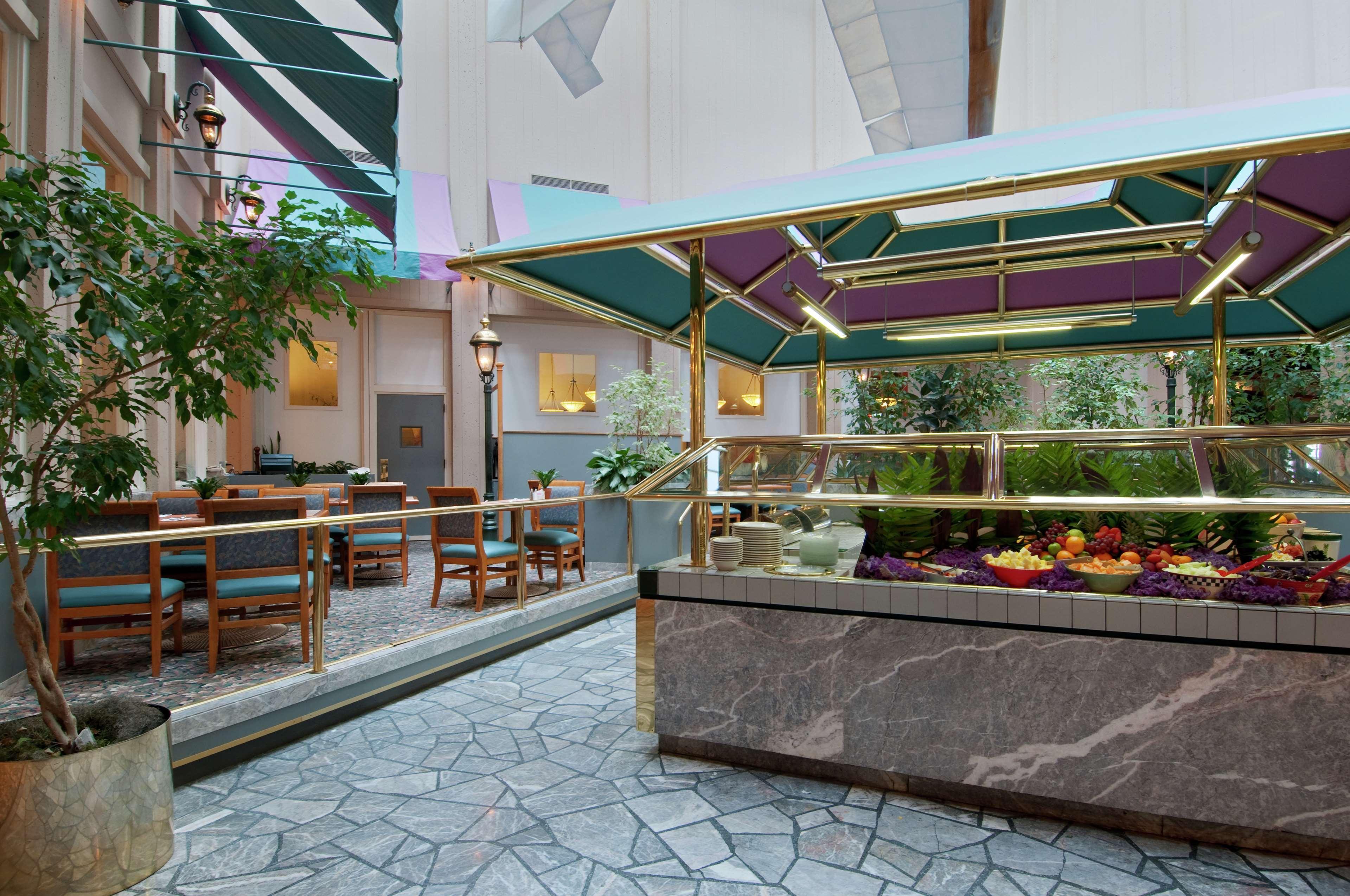 Hilton Oakland Airport Hotel Restaurant photo