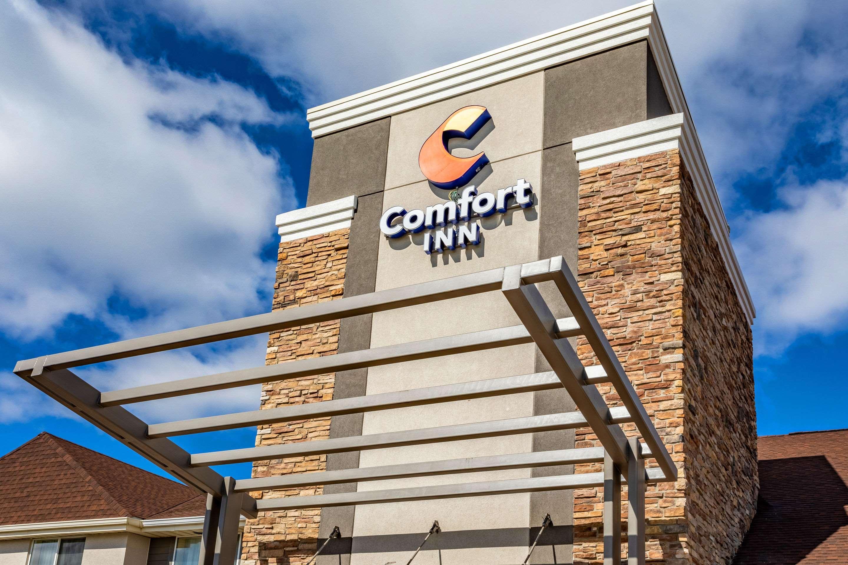 Comfort Inn Waukesha Exterior photo