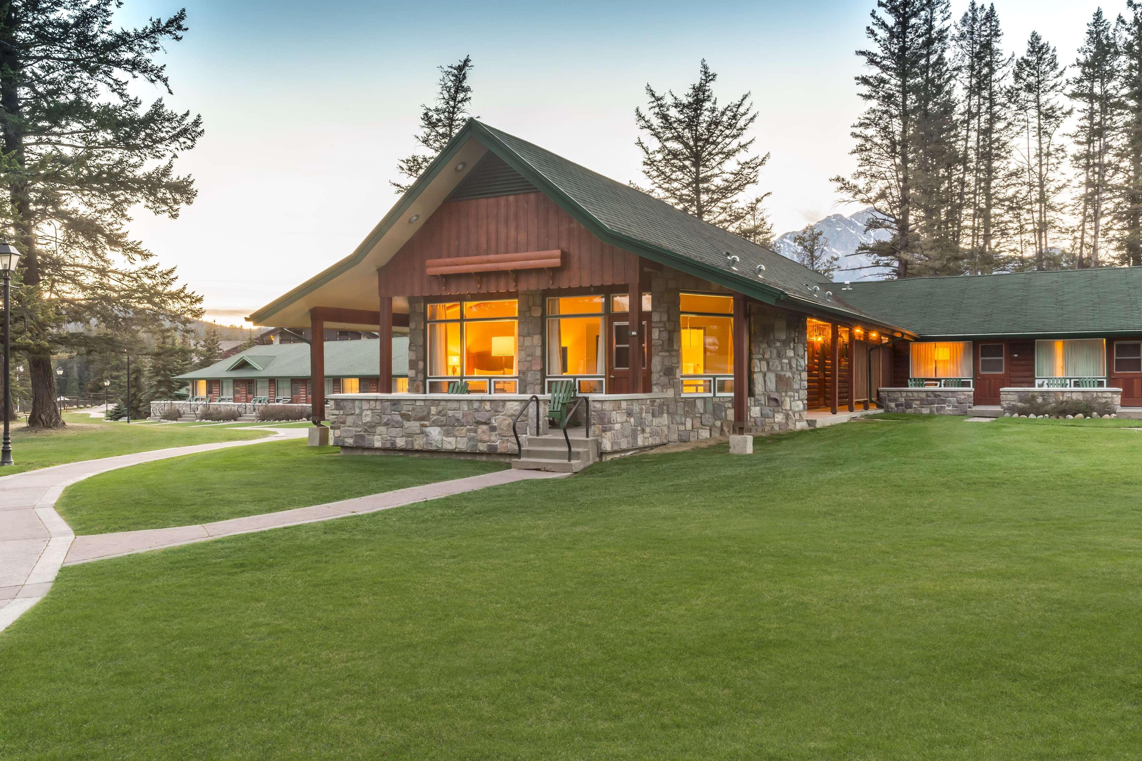 Fairmont Jasper Park Lodge Exterior photo