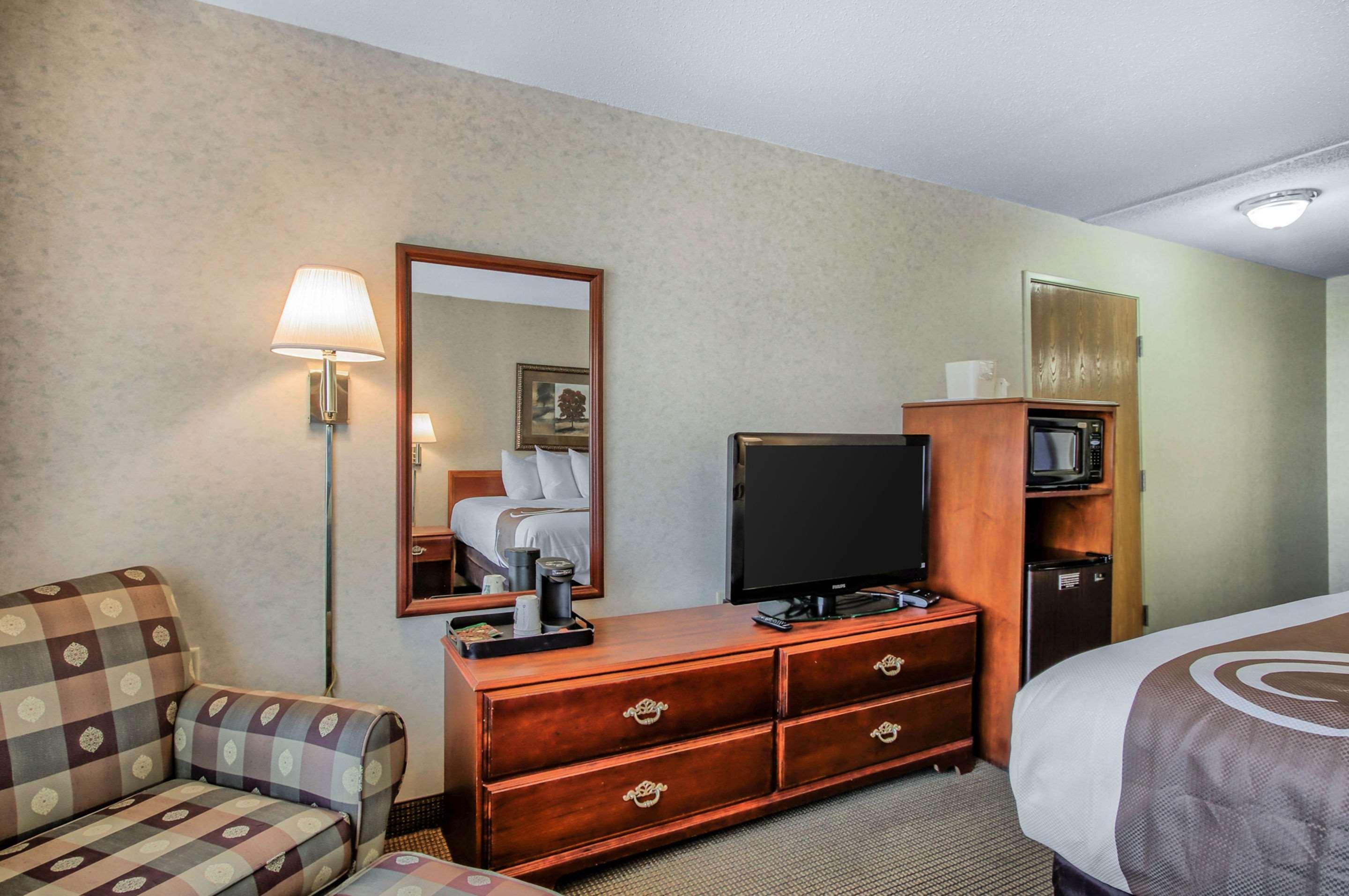 Comfort Inn & Suites Emporia Exterior photo