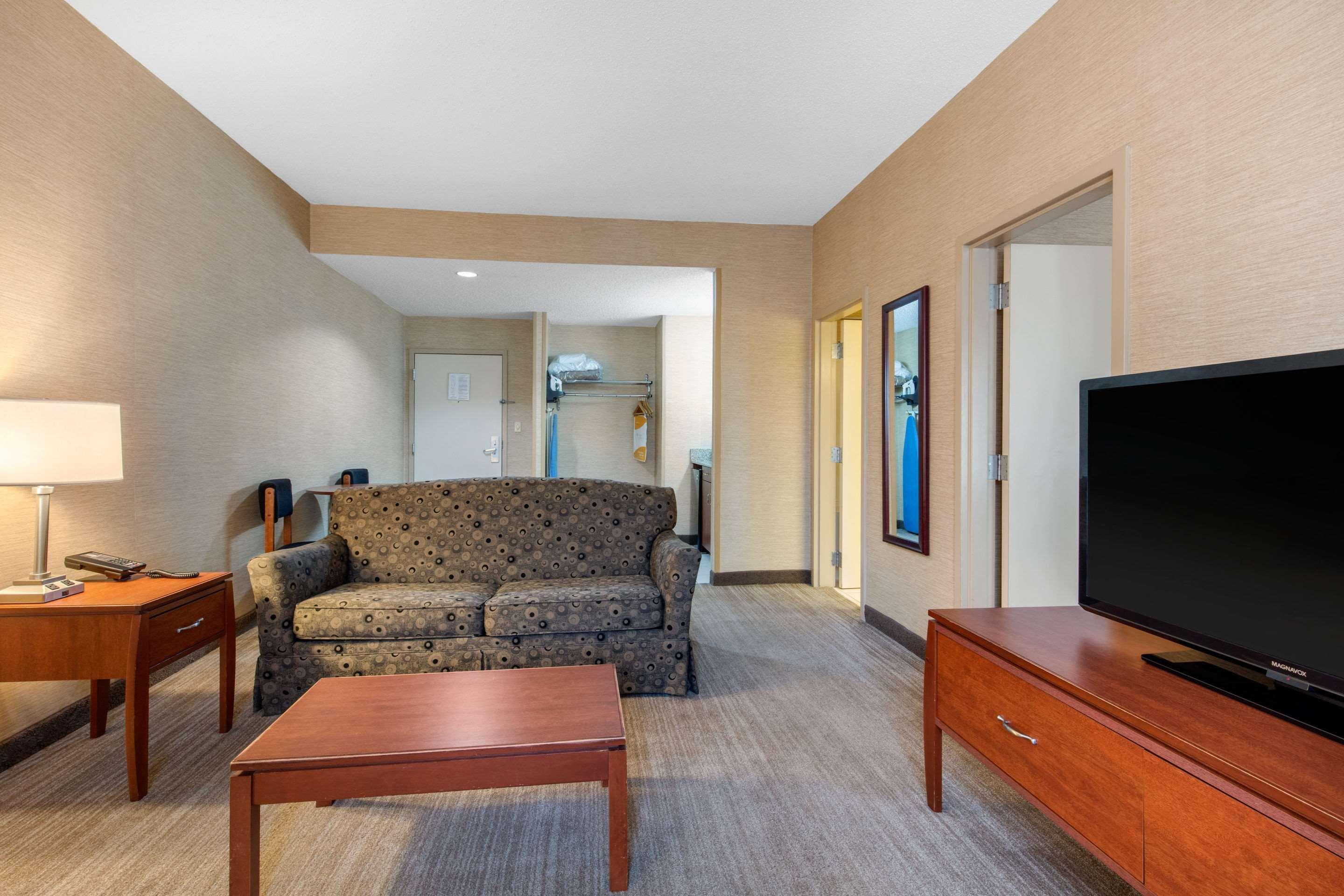 Quality Inn & Suites Benton - Draffenville Exterior photo