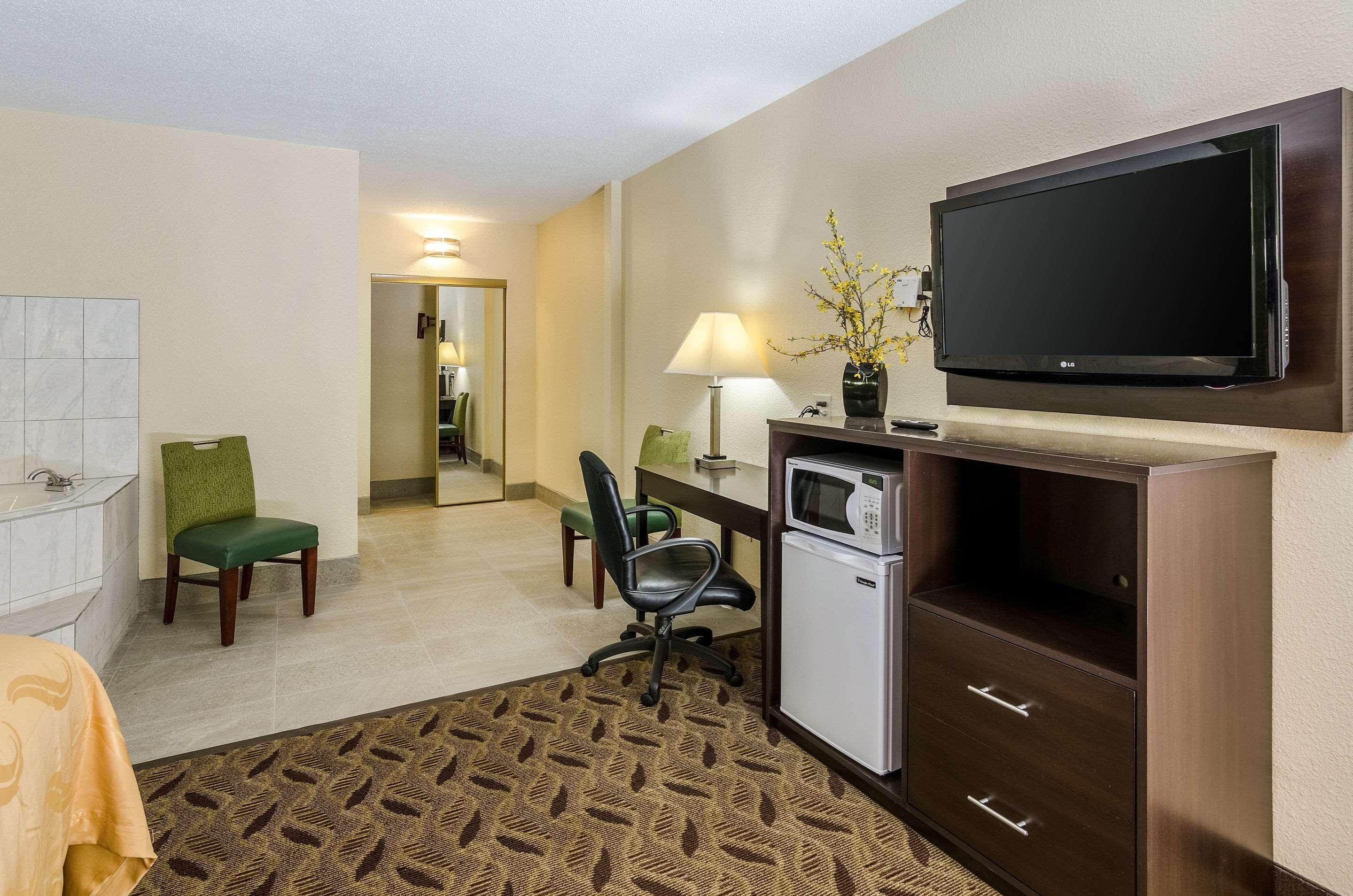 Quality Inn Tanglewood Roanoke Exterior photo