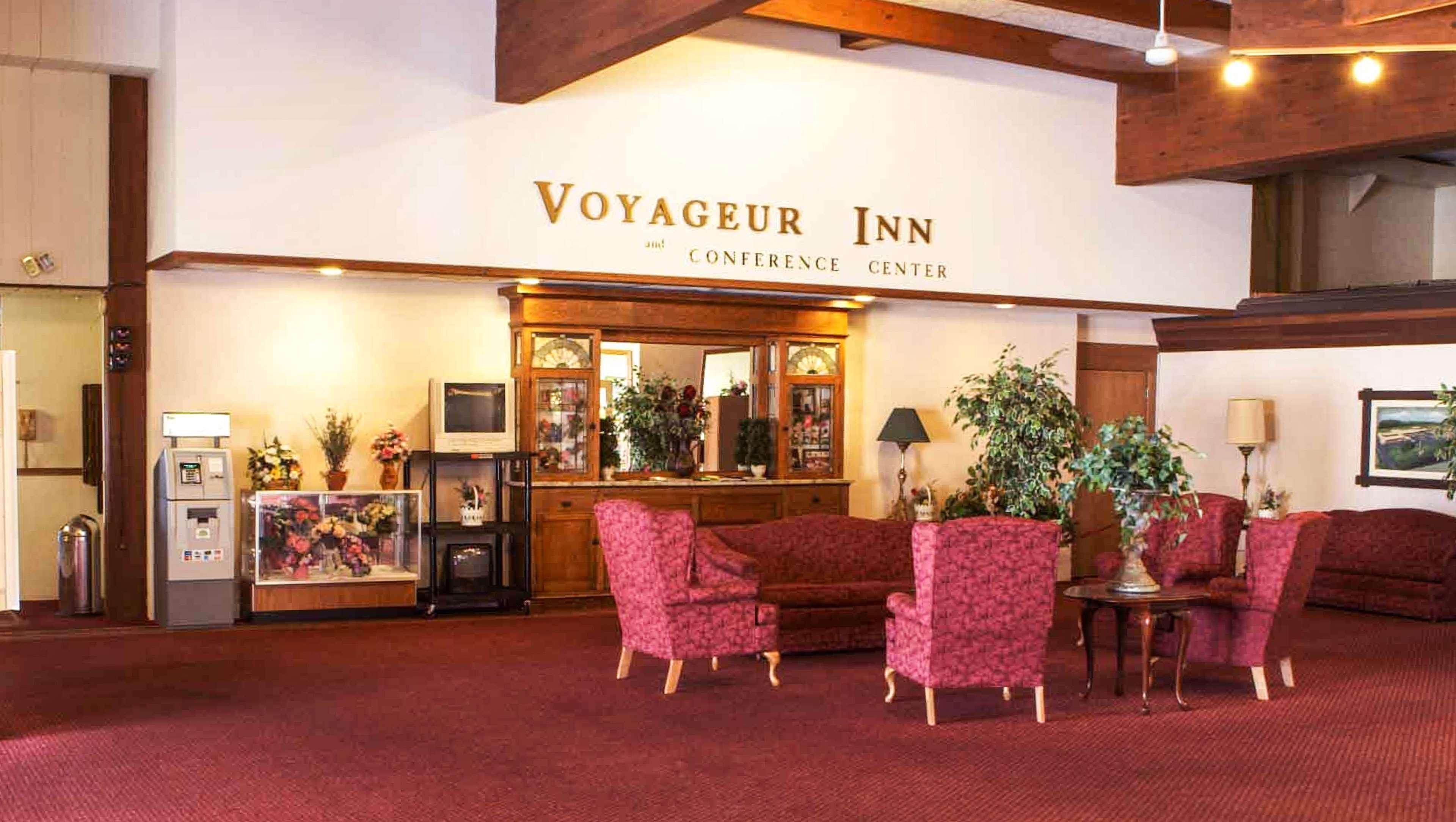 Voyageur Inn And Conference Center Reedsburg Exterior photo