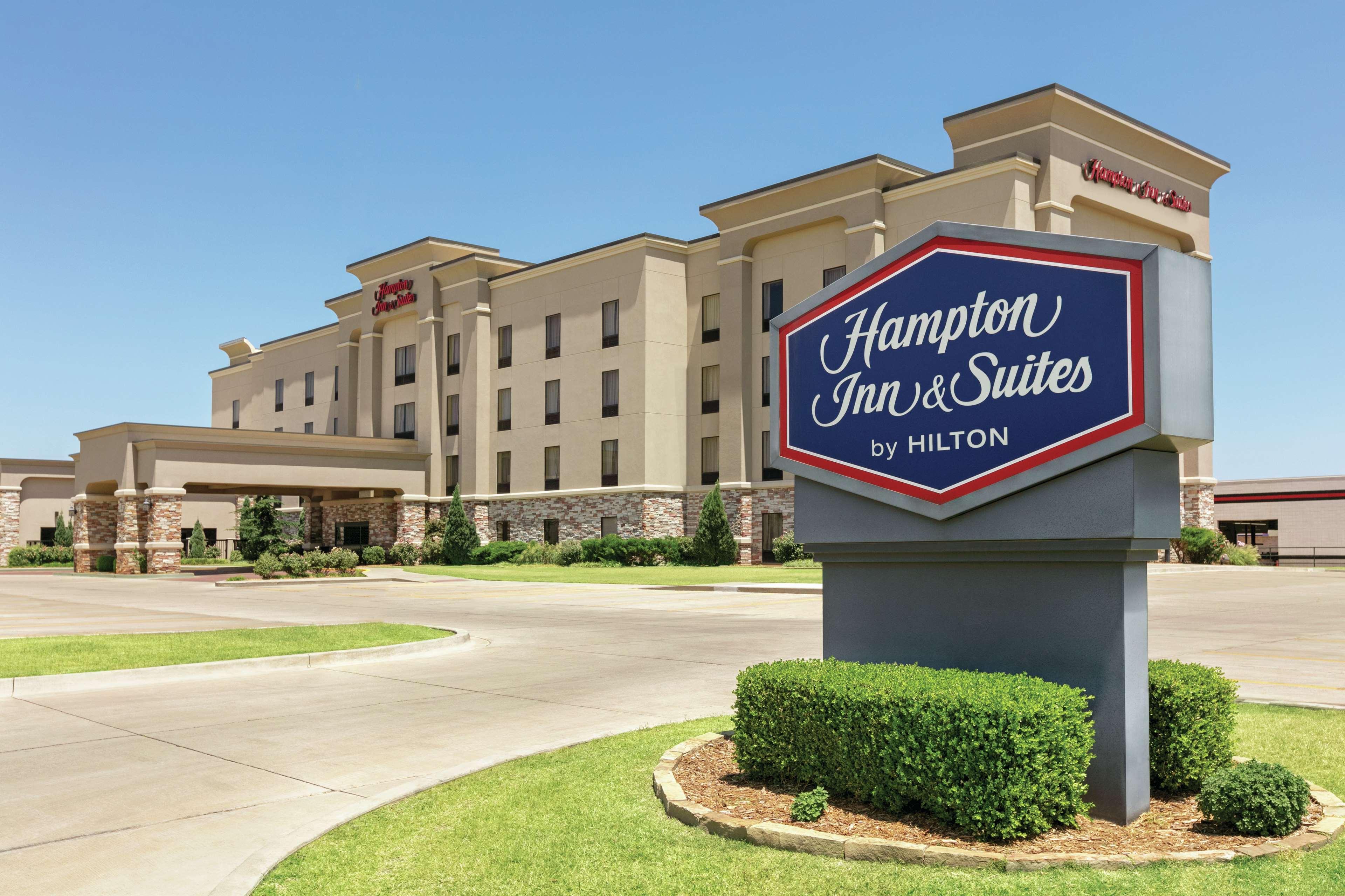 Hampton Inn & Suites Enid Exterior photo