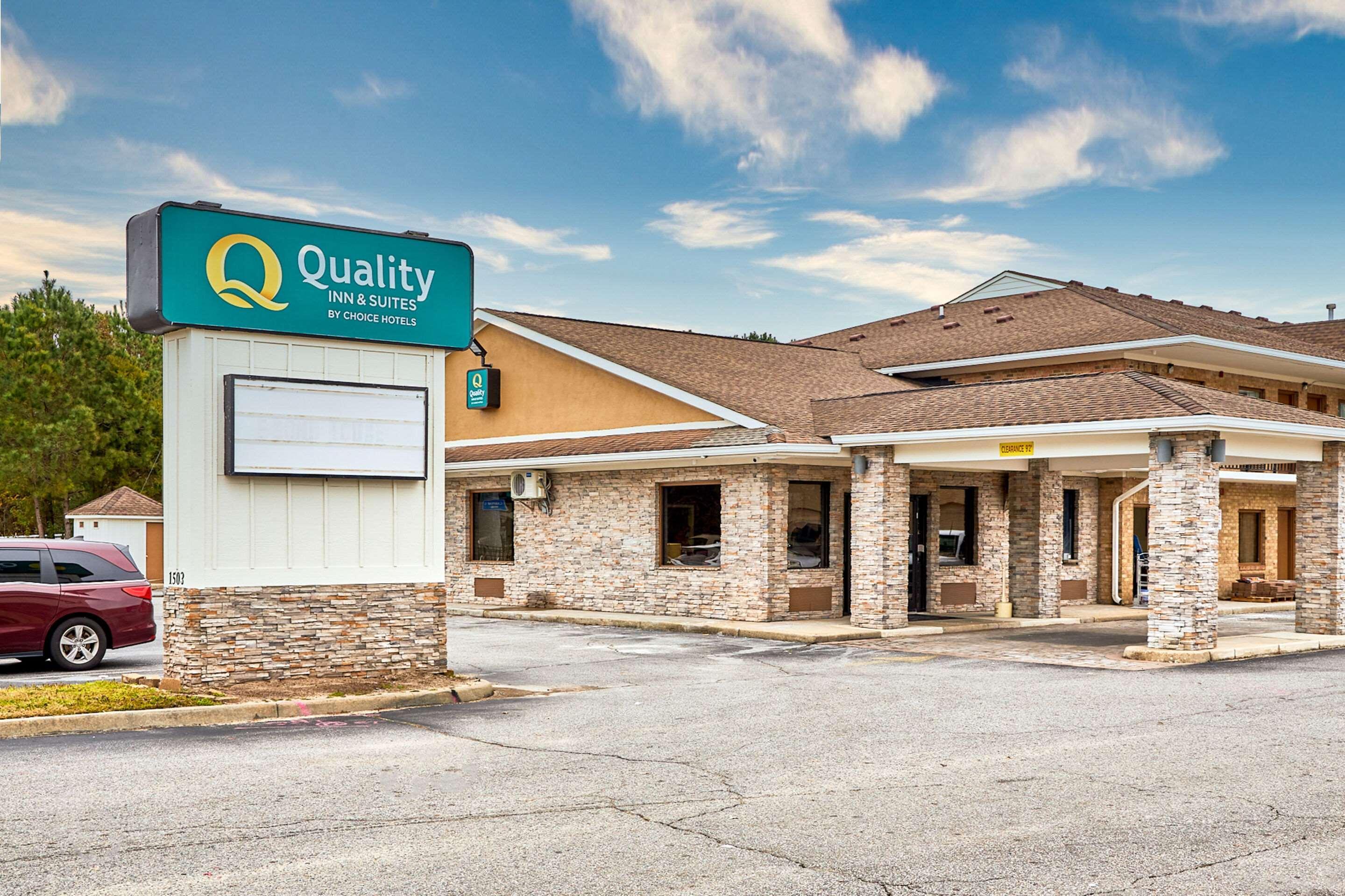 Quality Inn & Suites Suffolk Exterior photo