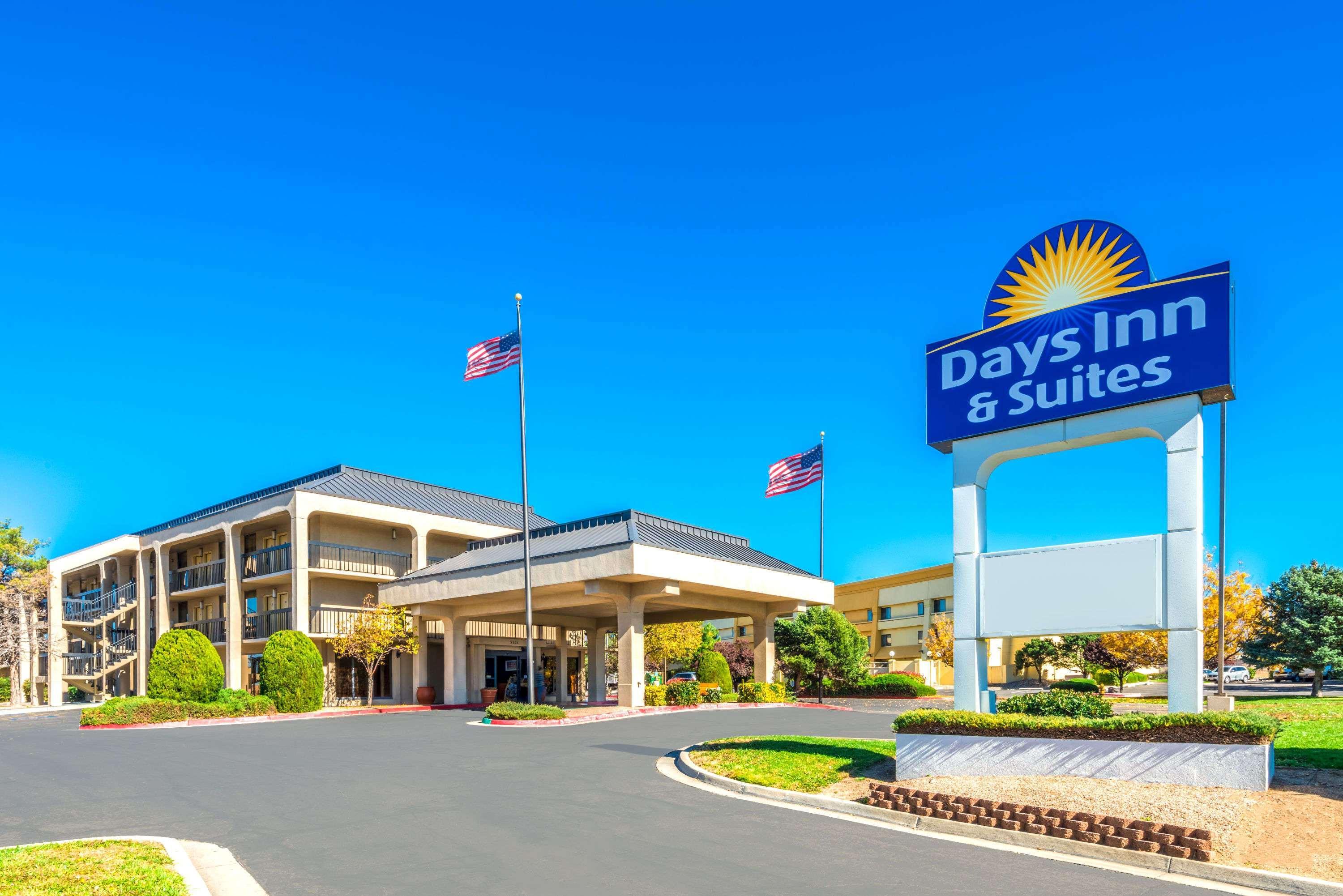 Days Inn & Suites By Wyndham Albuquerque North Exterior photo