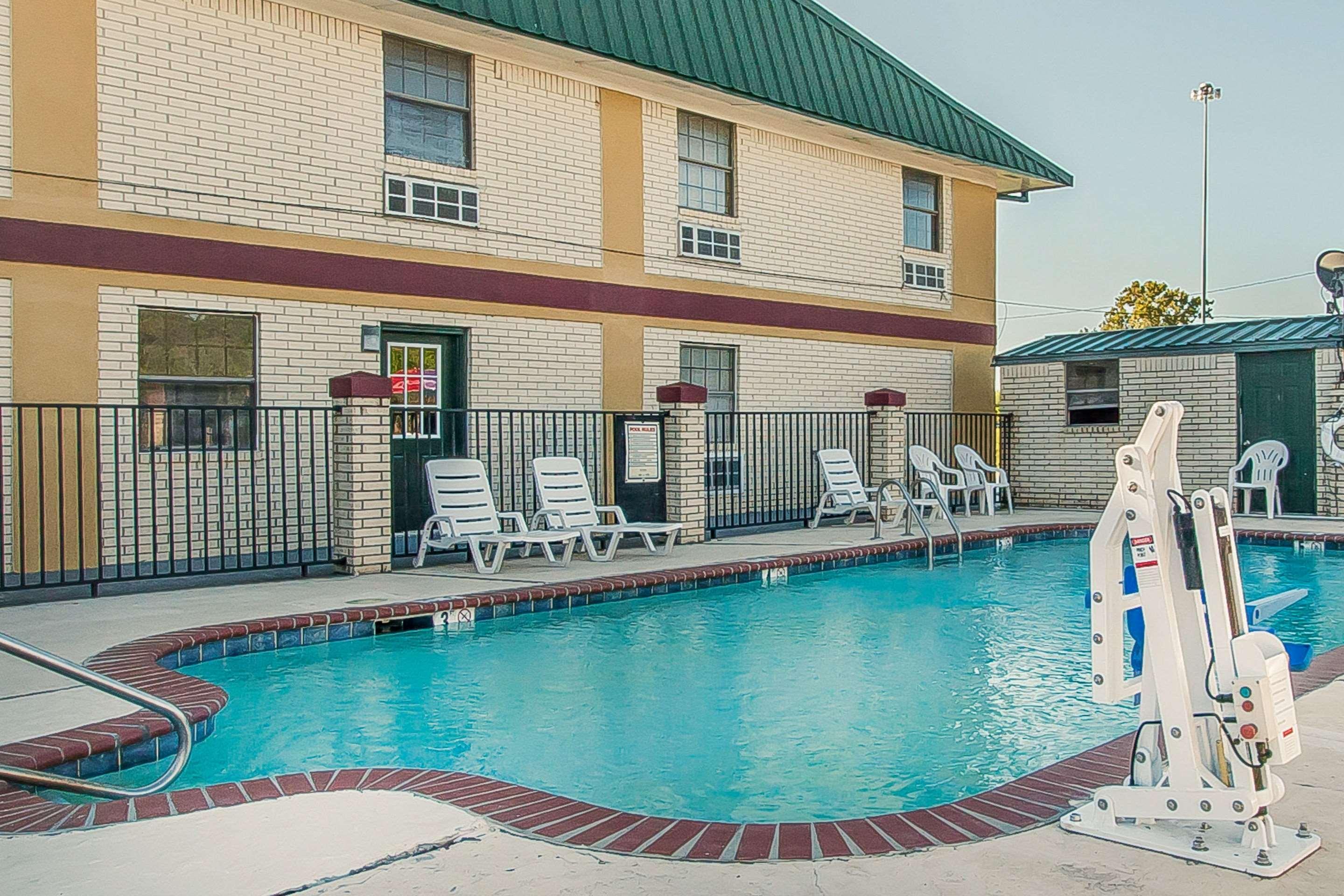 Econo Lodge Brownsville Exterior photo