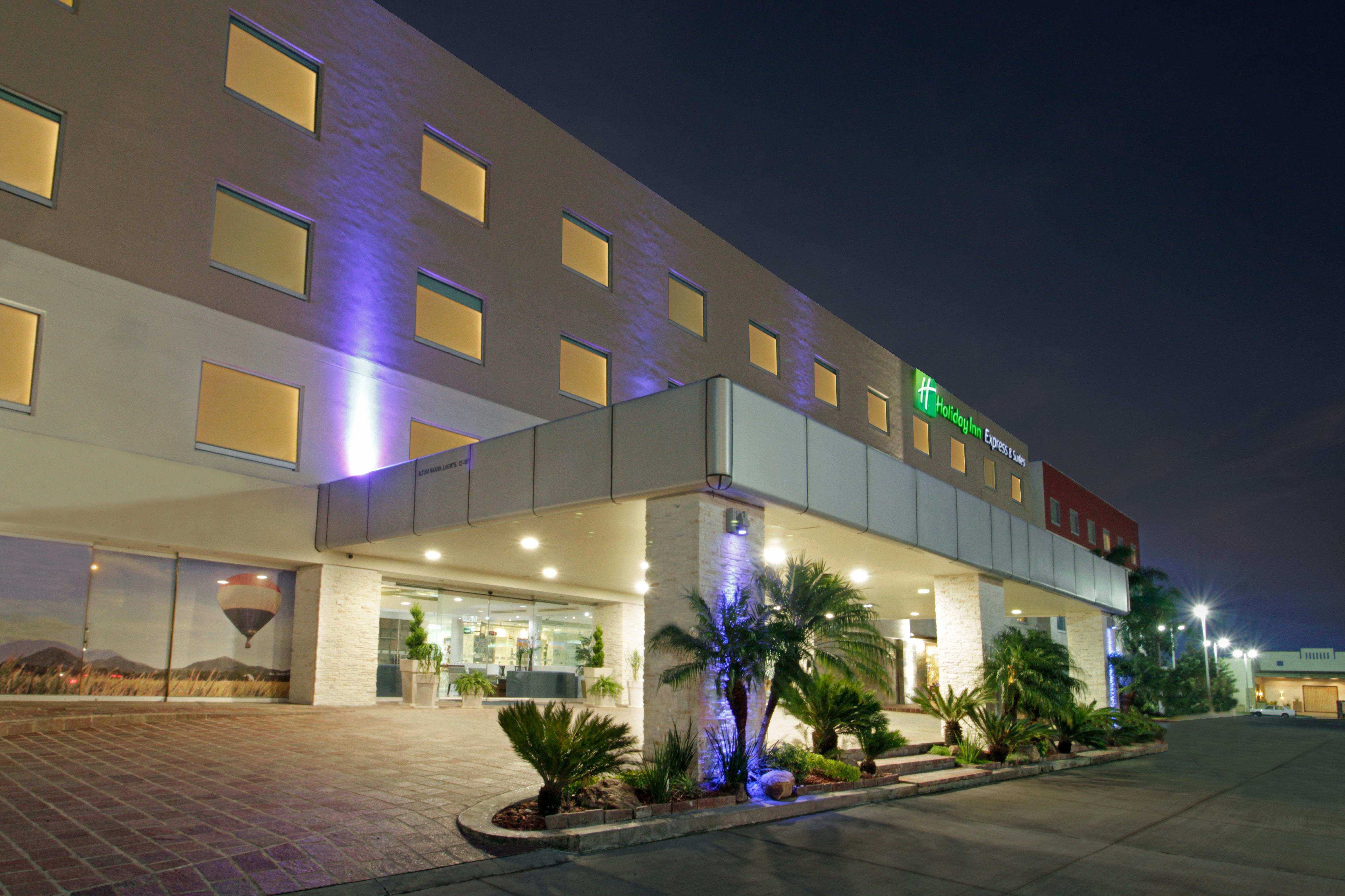 Holiday Inn Express & Suites Irapuato Exterior photo