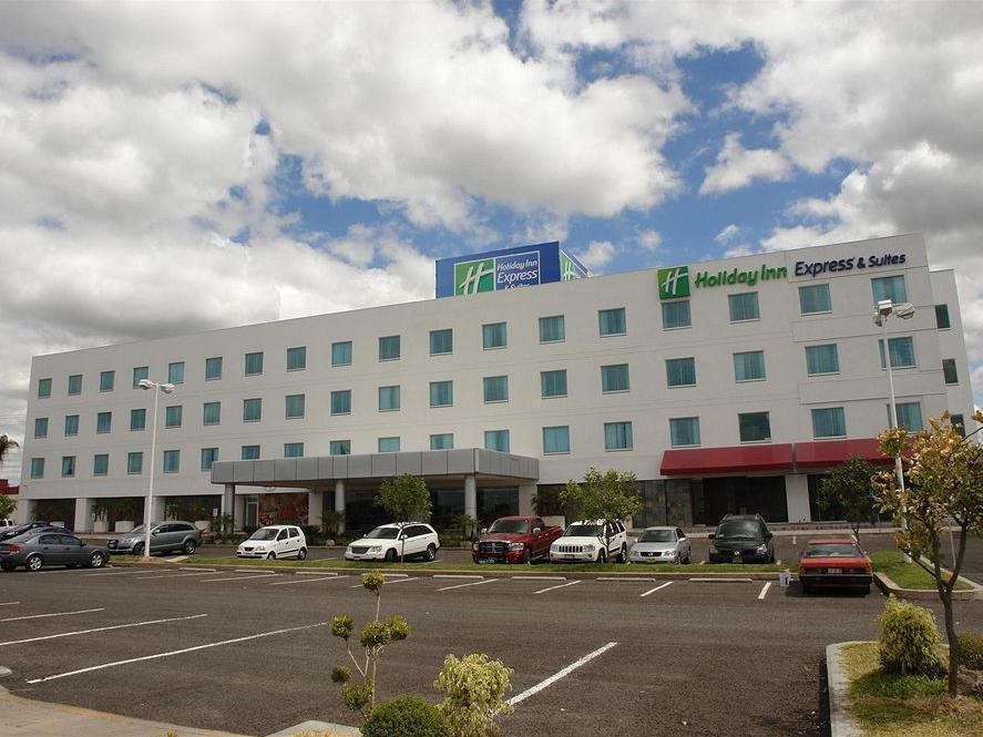 Holiday Inn Express & Suites Irapuato Exterior photo