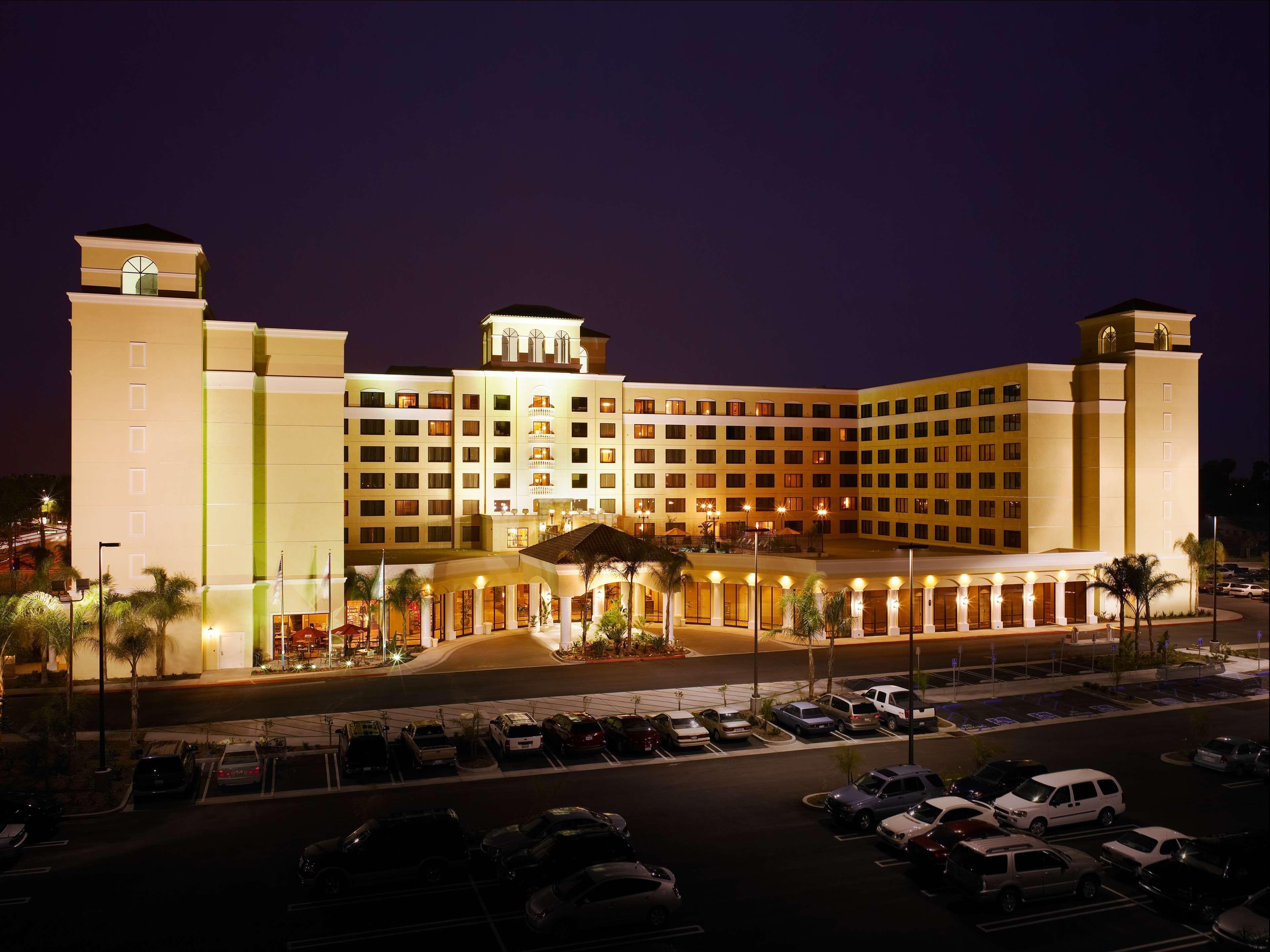 Doubletree Suites By Hilton Anaheim Resort/Convention Center Exterior photo