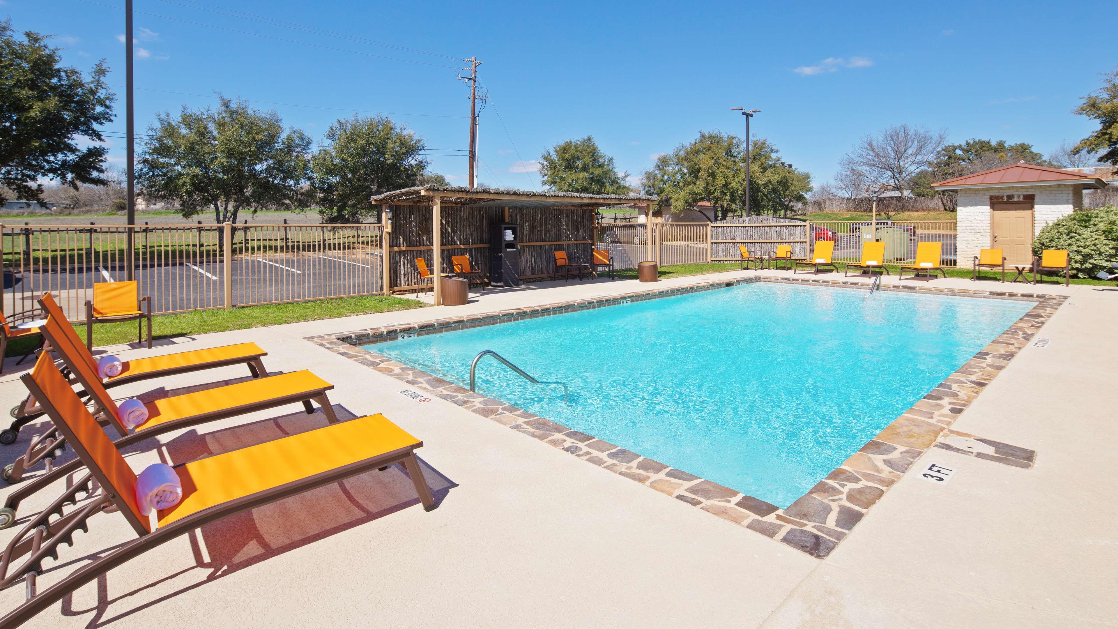 Best Western Plus Fredericksburg Exterior photo