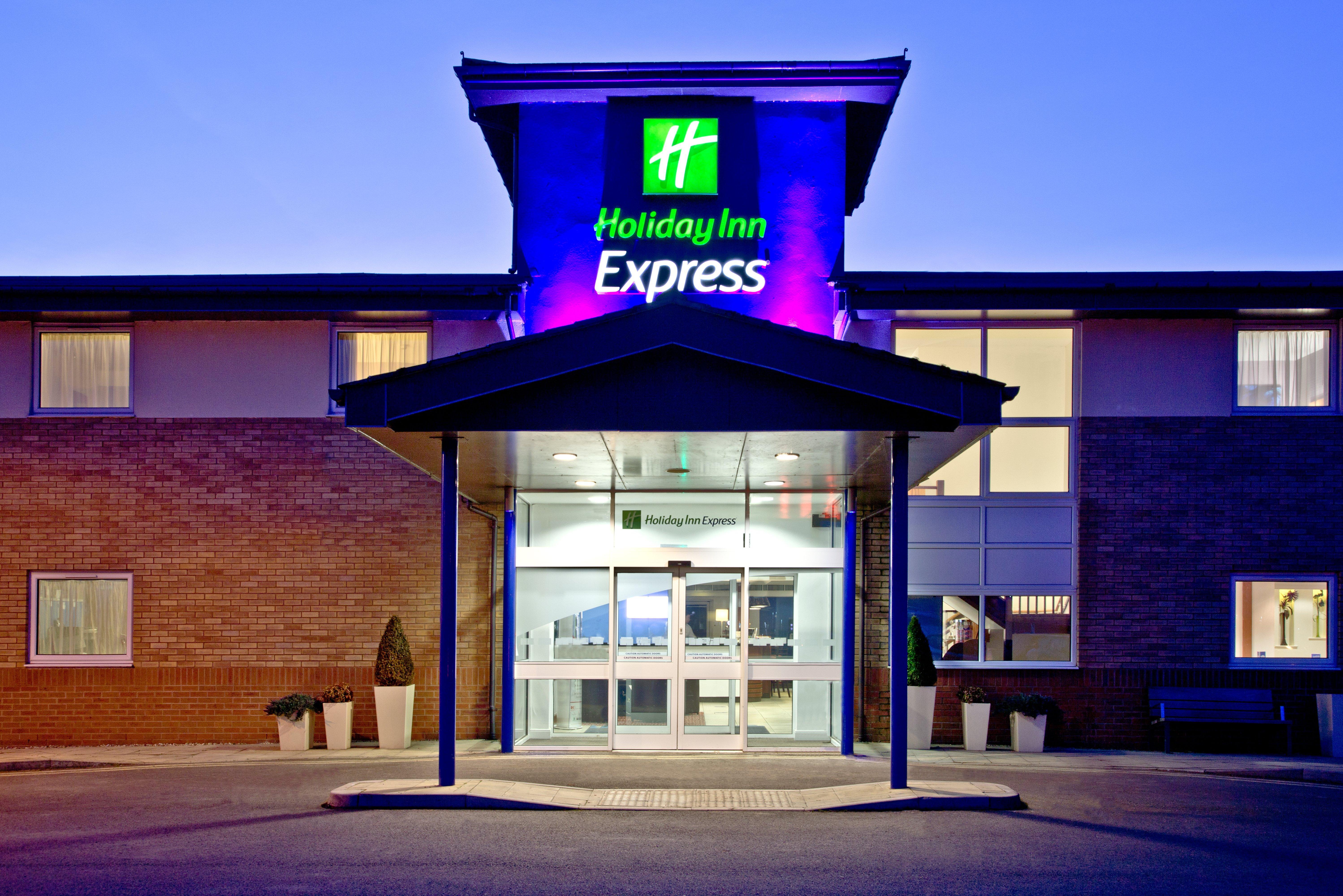 Holiday Inn Express Shrewsbury, An Ihg Hotel Exterior photo