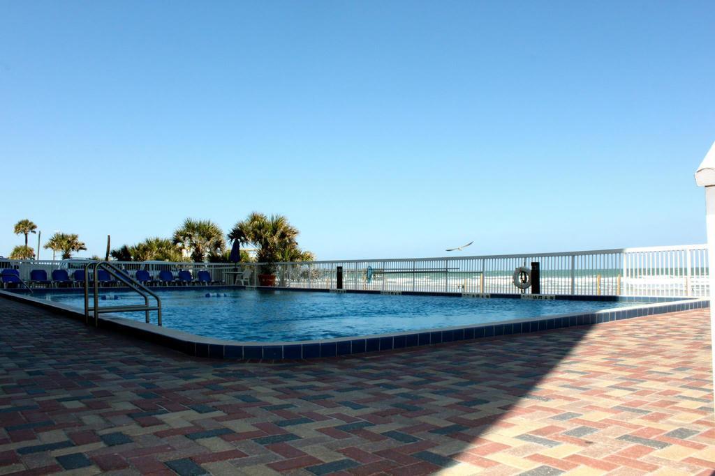 Comfort Inn & Suites Daytona Beach Oceanfront Exterior photo