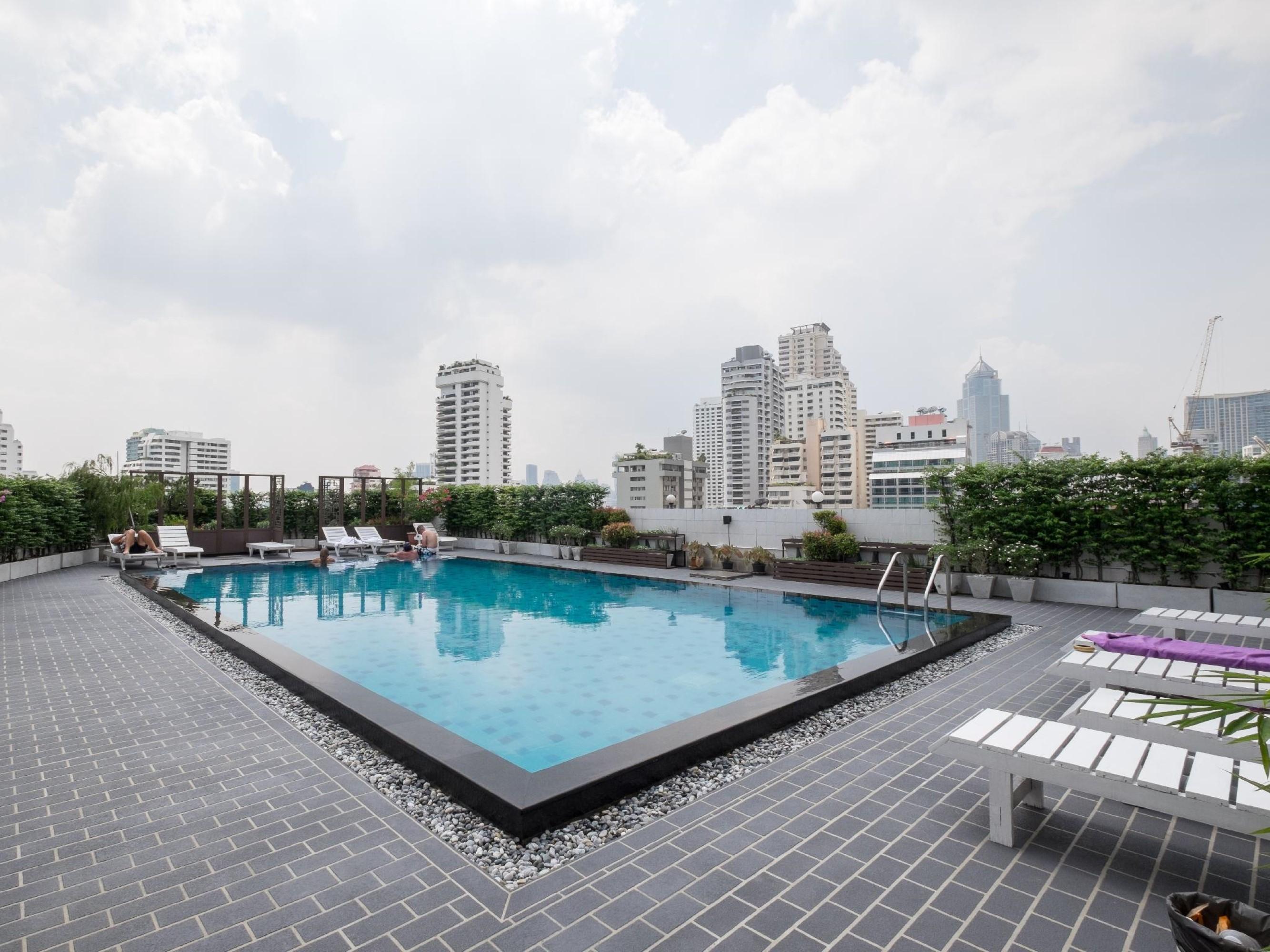 Ruamchitt Plaza Hotel Bangkok Exterior photo