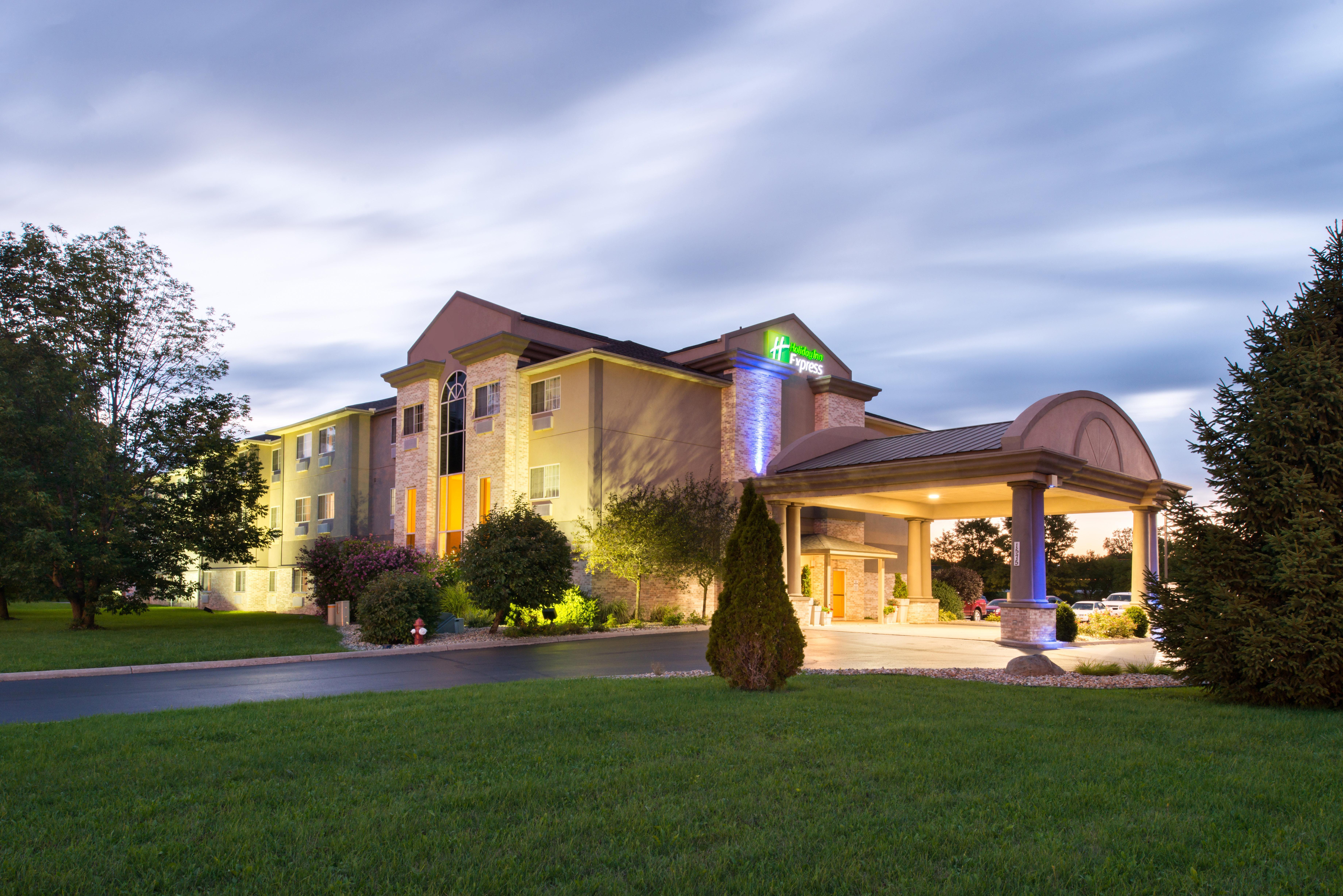 Holiday Inn Express Hotel & Suites Bucyrus, An Ihg Hotel Exterior photo